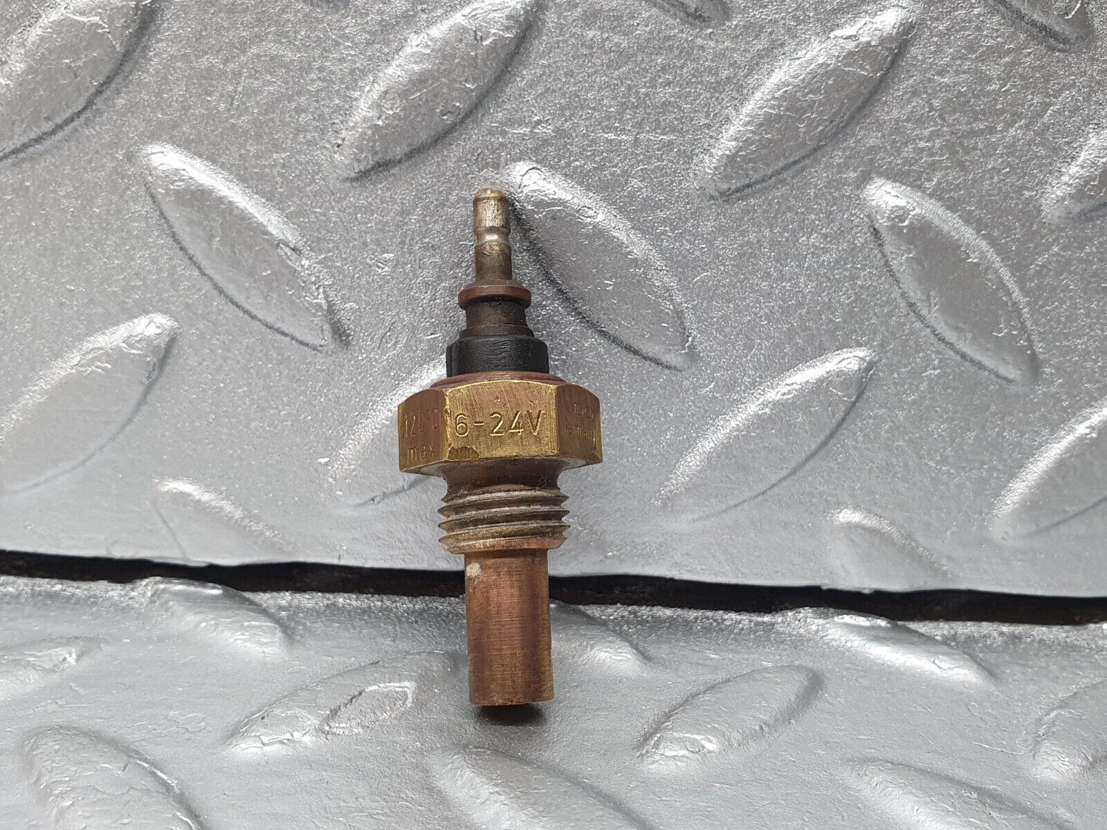 41366 Mercedes-Benz R107 350SL Coolant Temperature Sensor VDO 0055421017