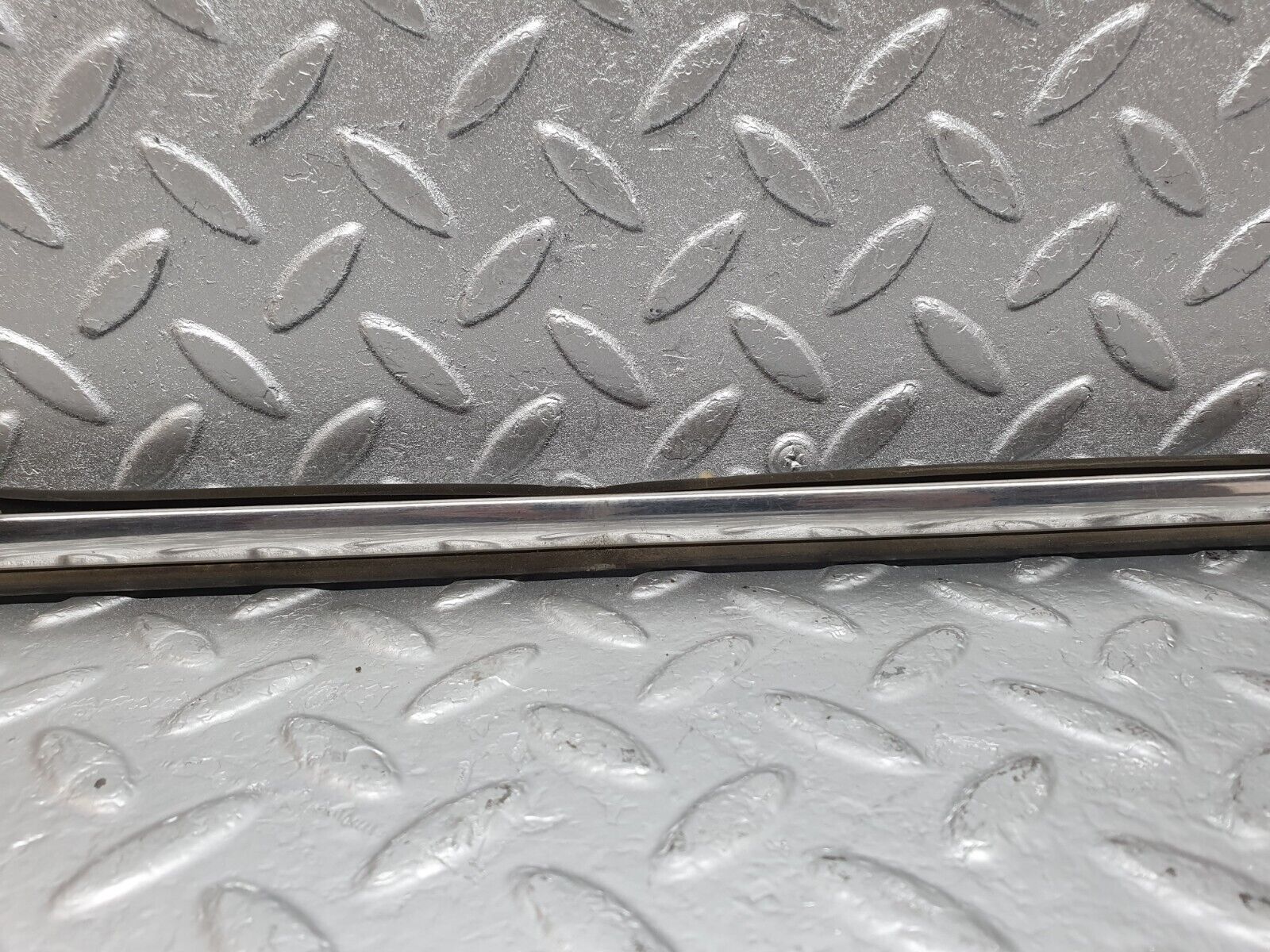 43462 Mercedes-Benz W108 280SE Rear Left Fender Wing Centre Moulding Trim