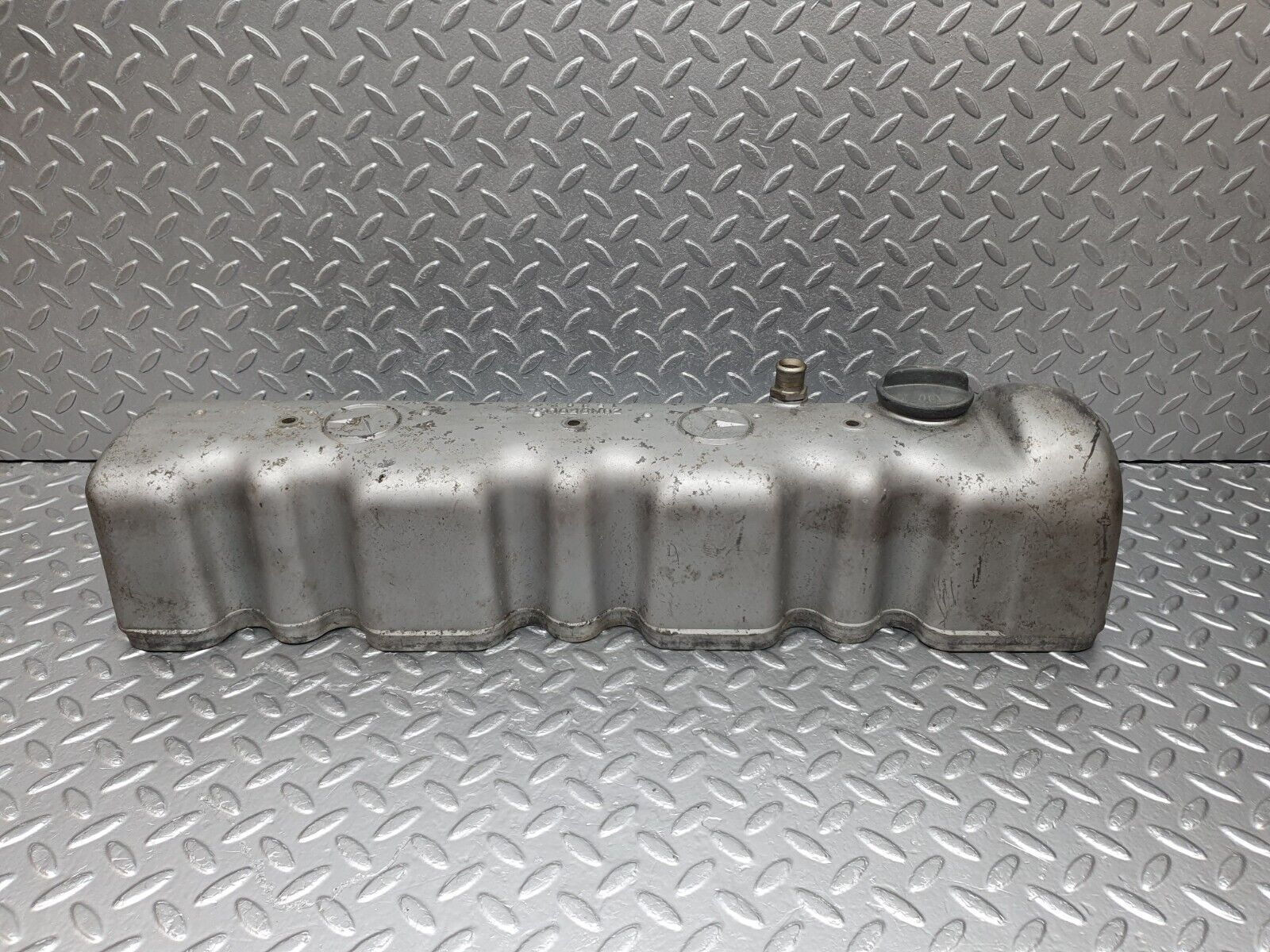 43388 Mercedes-Benz W108 280SE Cylinder Head Valve Cover 1300160005