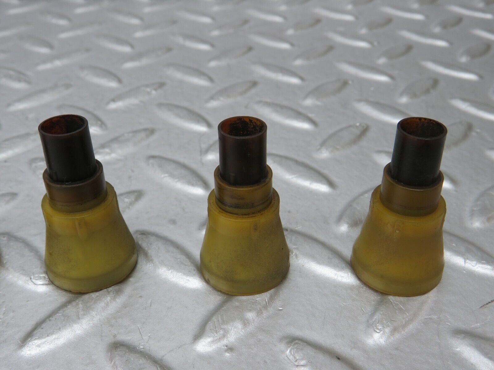 35520 Mercedes-Benz R107 280SL Fuel Injector Holder Plastic Set