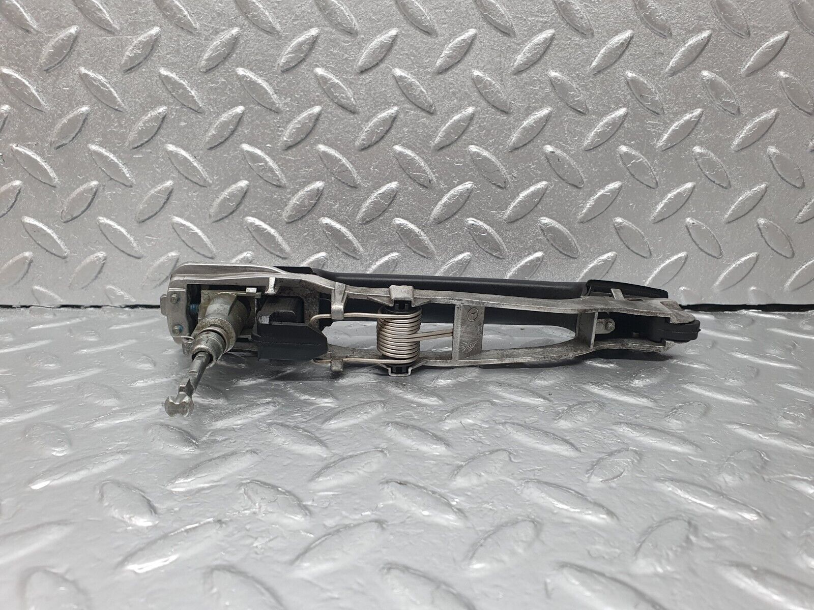 42787 Mercedes-Benz W201 190 2.0L Front Left Door Exterior Handle No Key