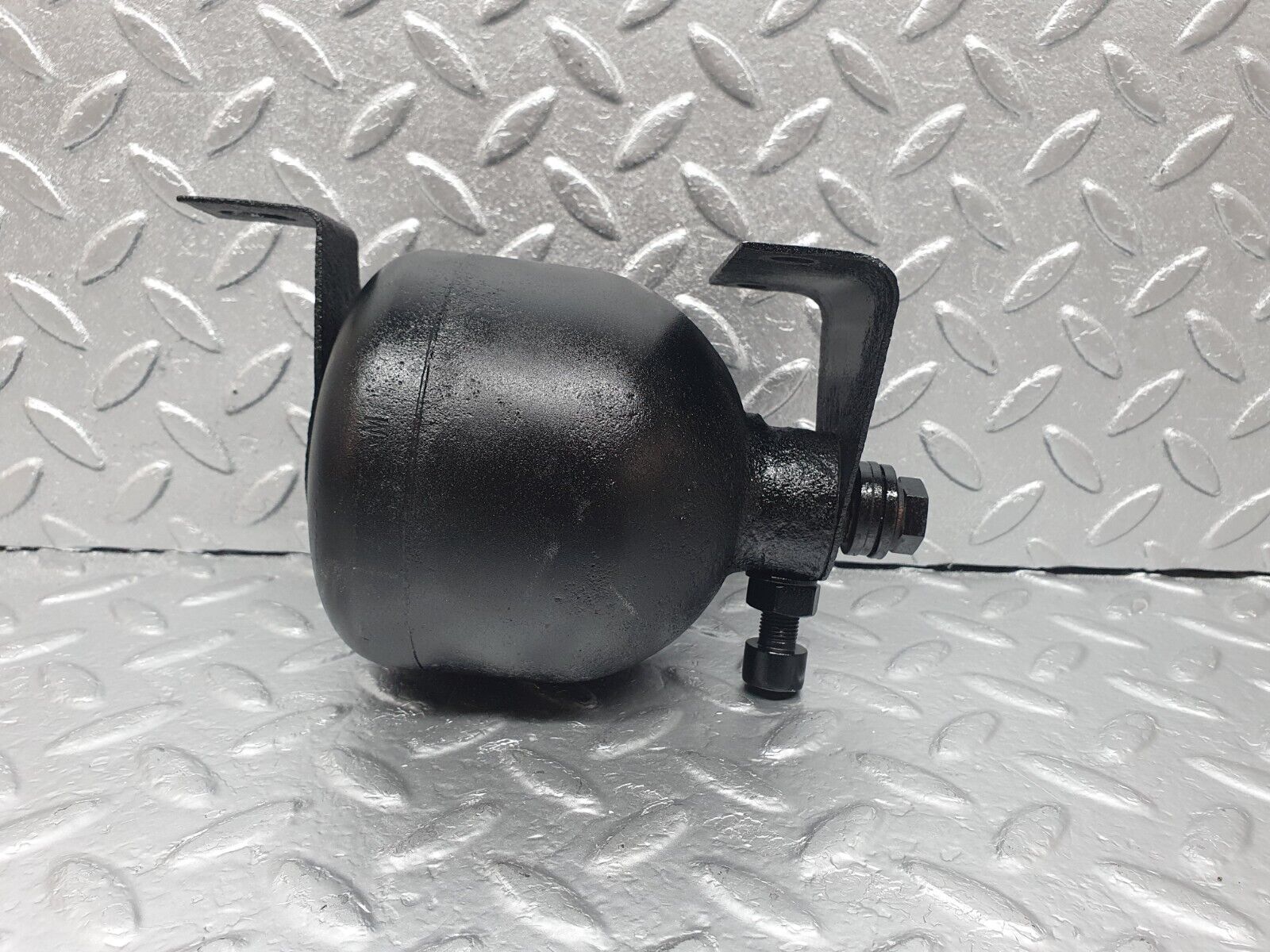 43607 Mercedes-Benz C126 380SEC Coupe Rear Suspension Sphere
