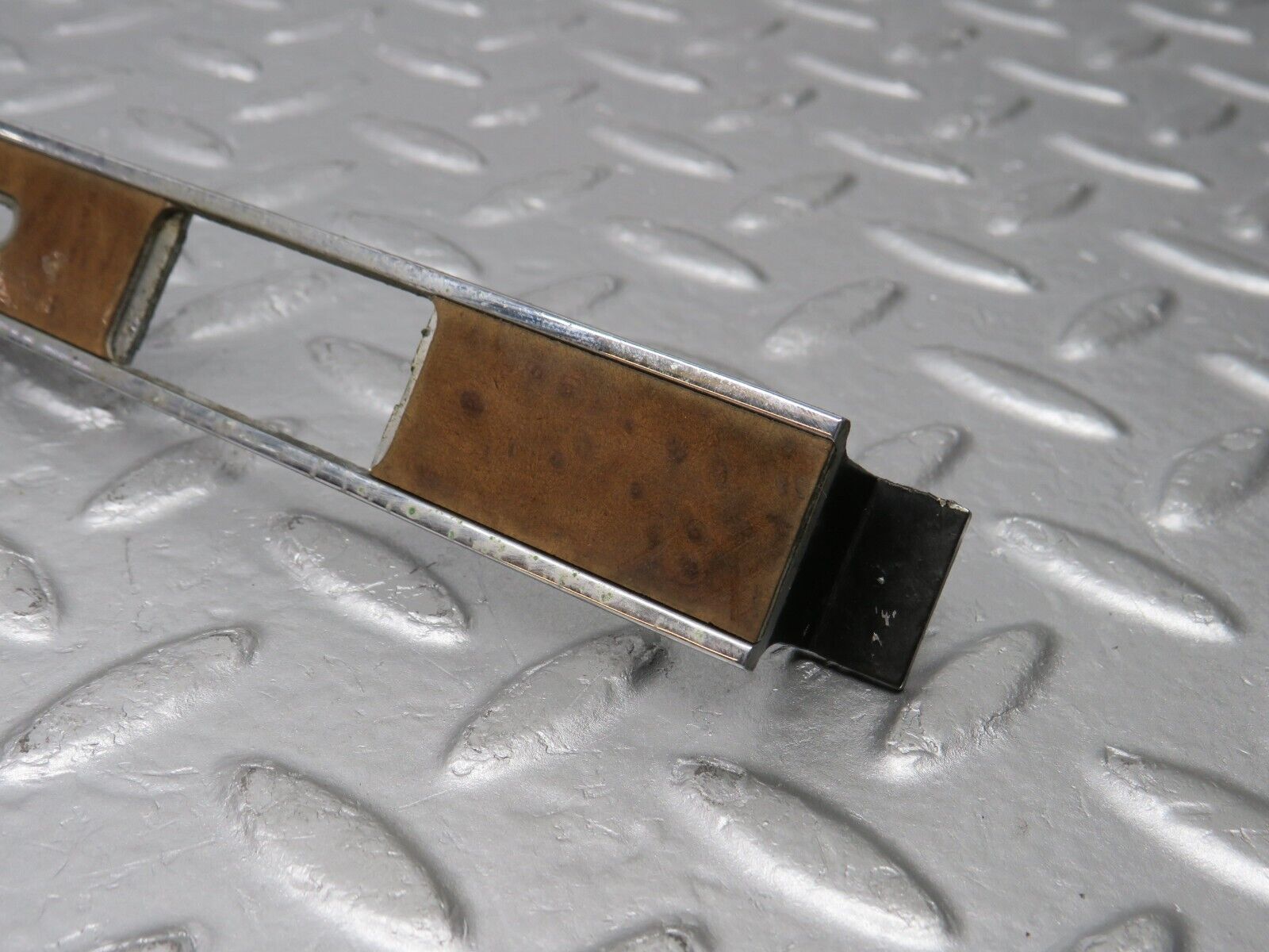 39197 Mercedes-Benz R107 500SL Dashboard Centre Trim 1076891271