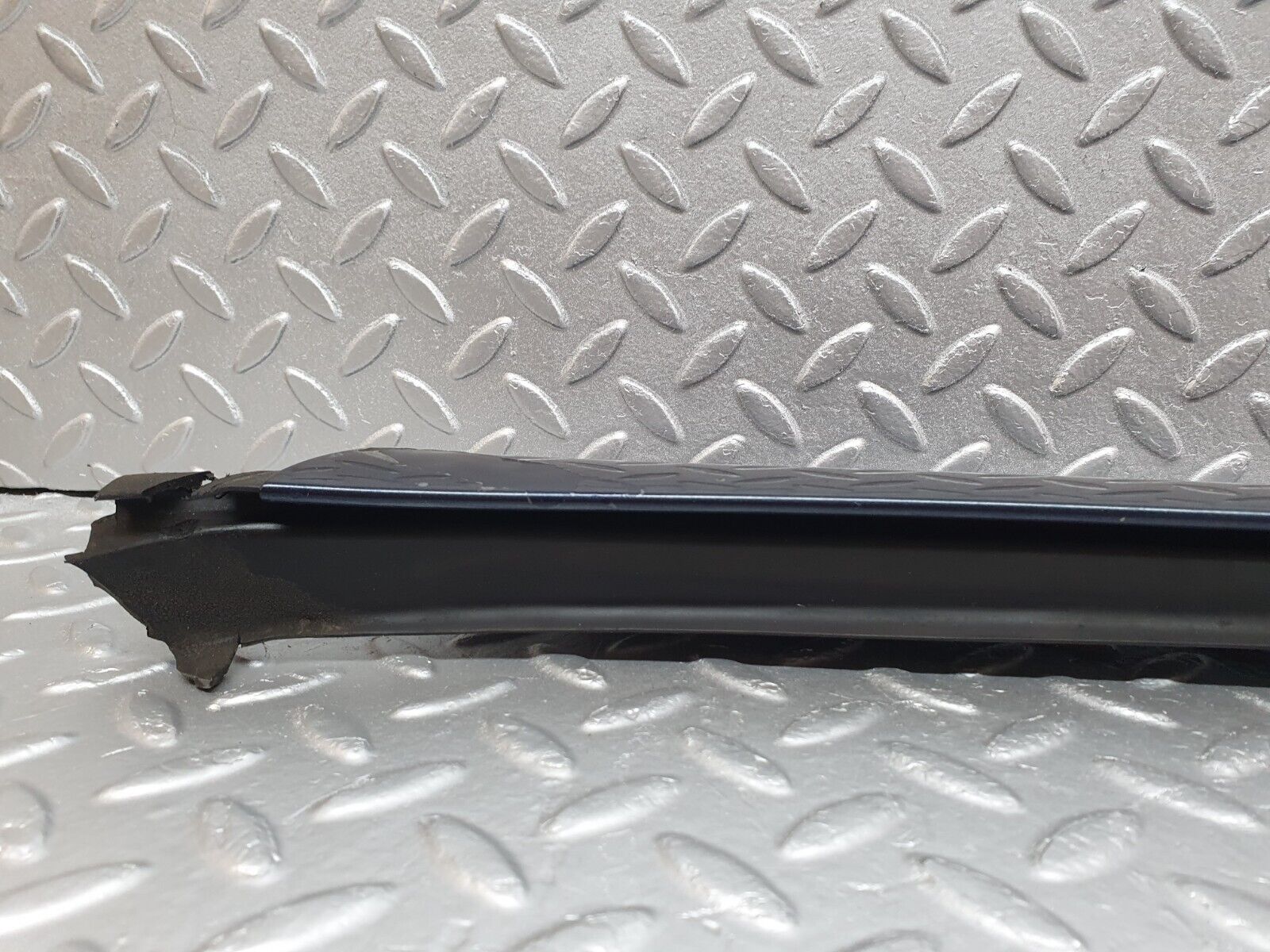 42207 Mercedes-Benz R129 320SL Coupe A Pillar Exterior Trim Cover Right 1296982430