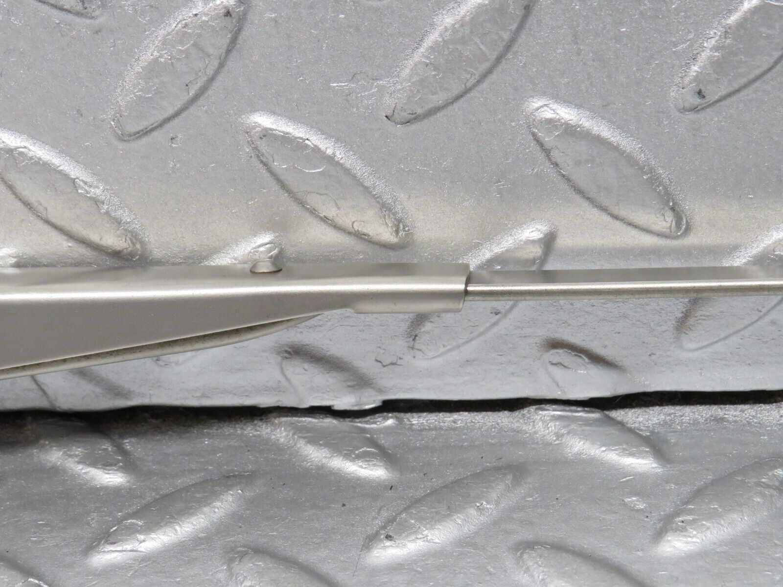 39106 Mercedes-Benz R107 500SL Windscreen Wiper Arm Left Side