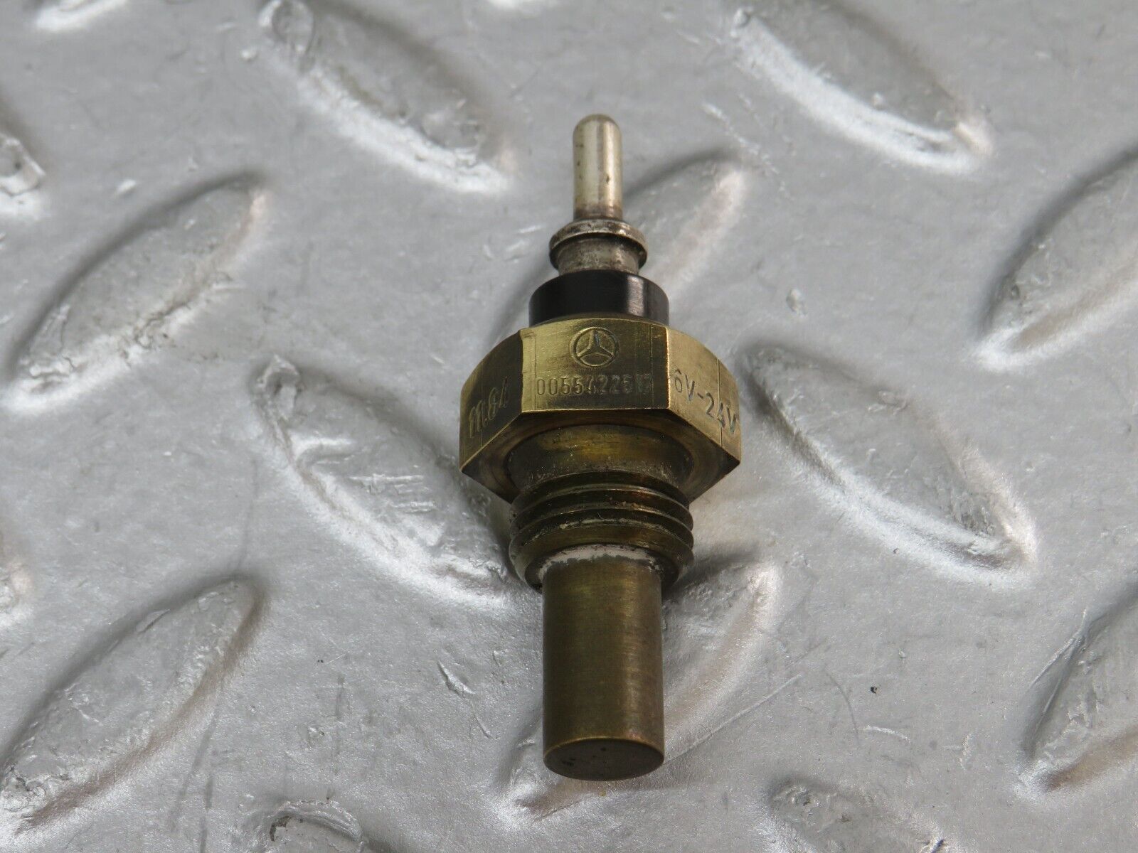 35514 Mercedes-Benz R107 280SL Coolant Temperature Sensor Beru 005542261