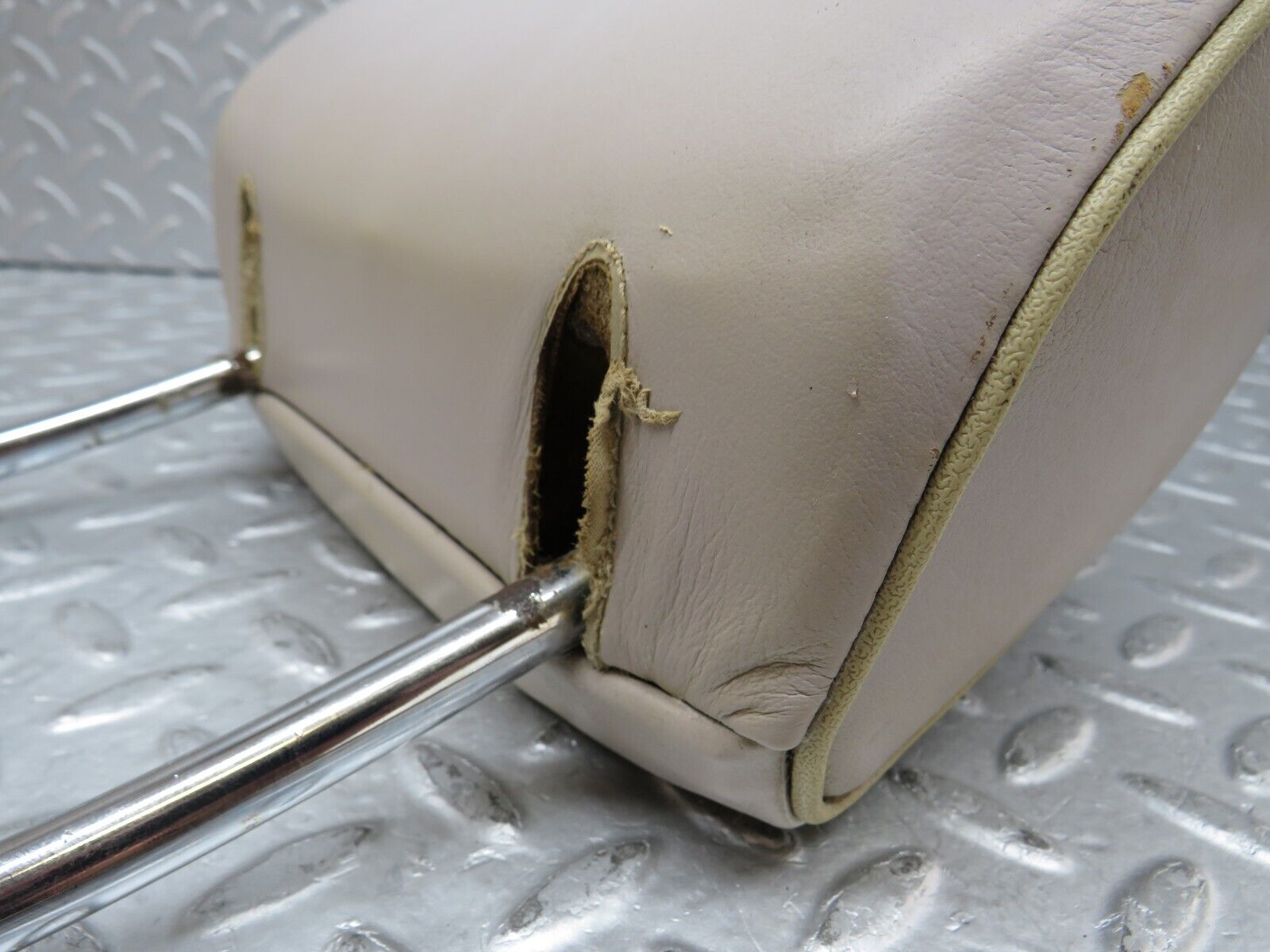 35630 Mercedes-Benz R107 280SL Front Seat Headrest