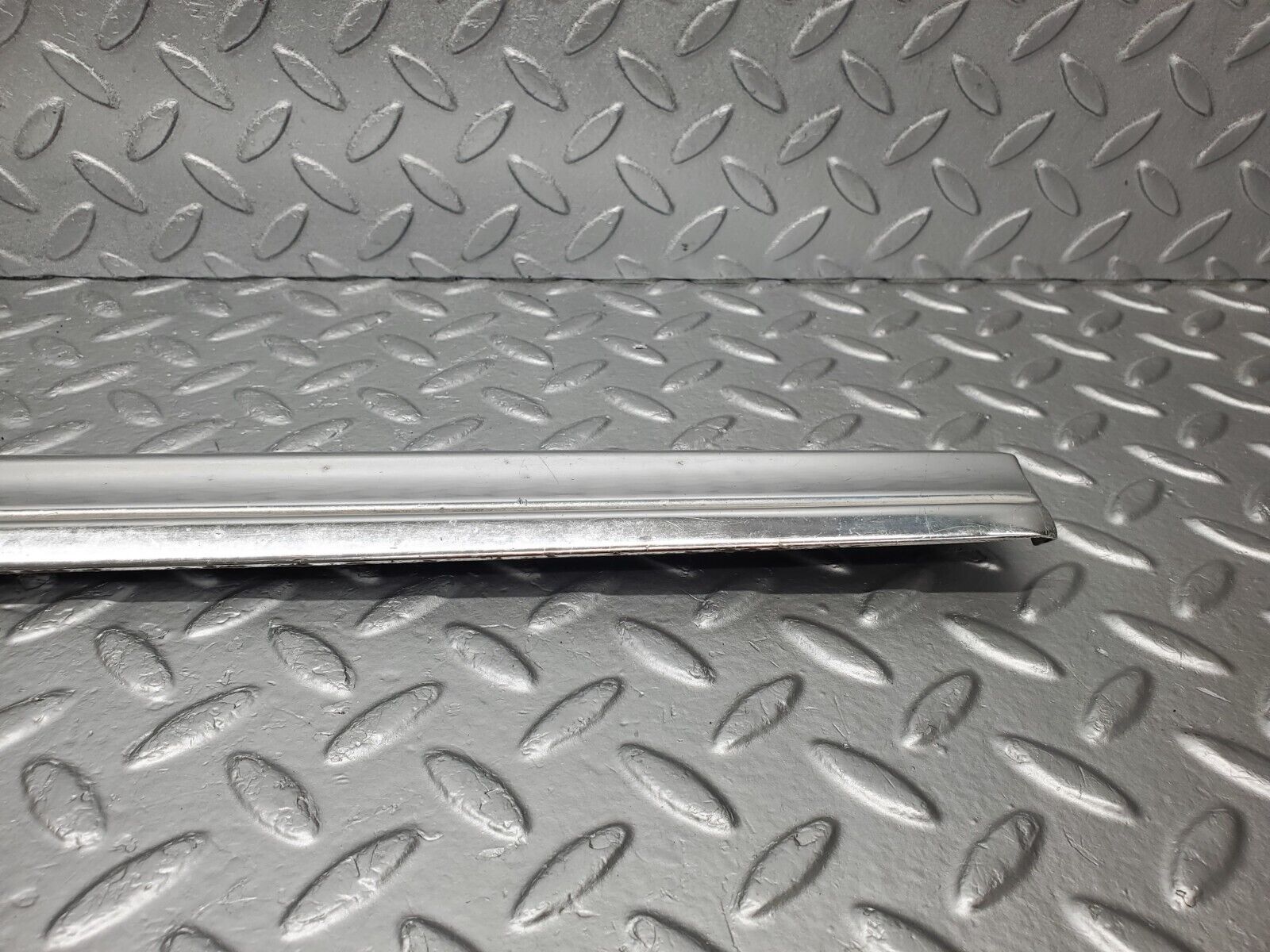 46430 Mercedes-Benz C123 280CE Coupe Right Door Chrome Moulding Trim