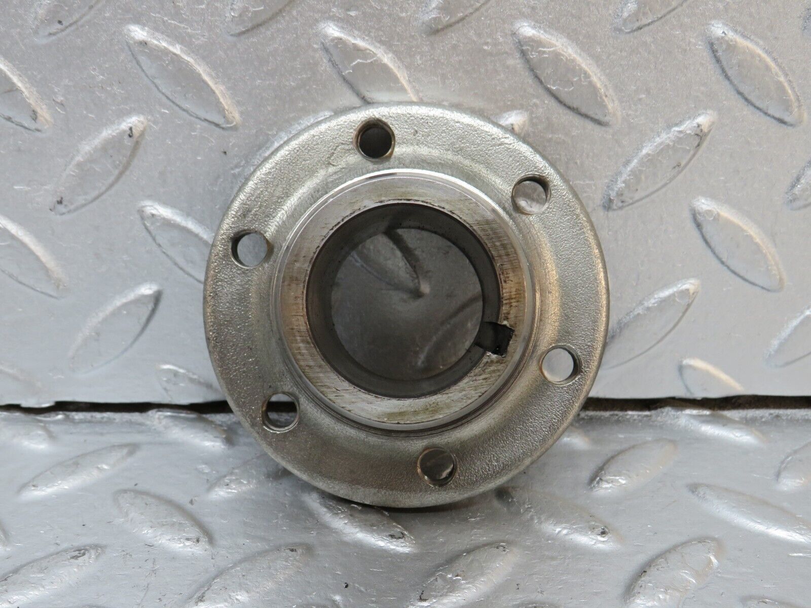 39940 Mercedes-Benz R107 350SL Crankshaft Sleeve Hub