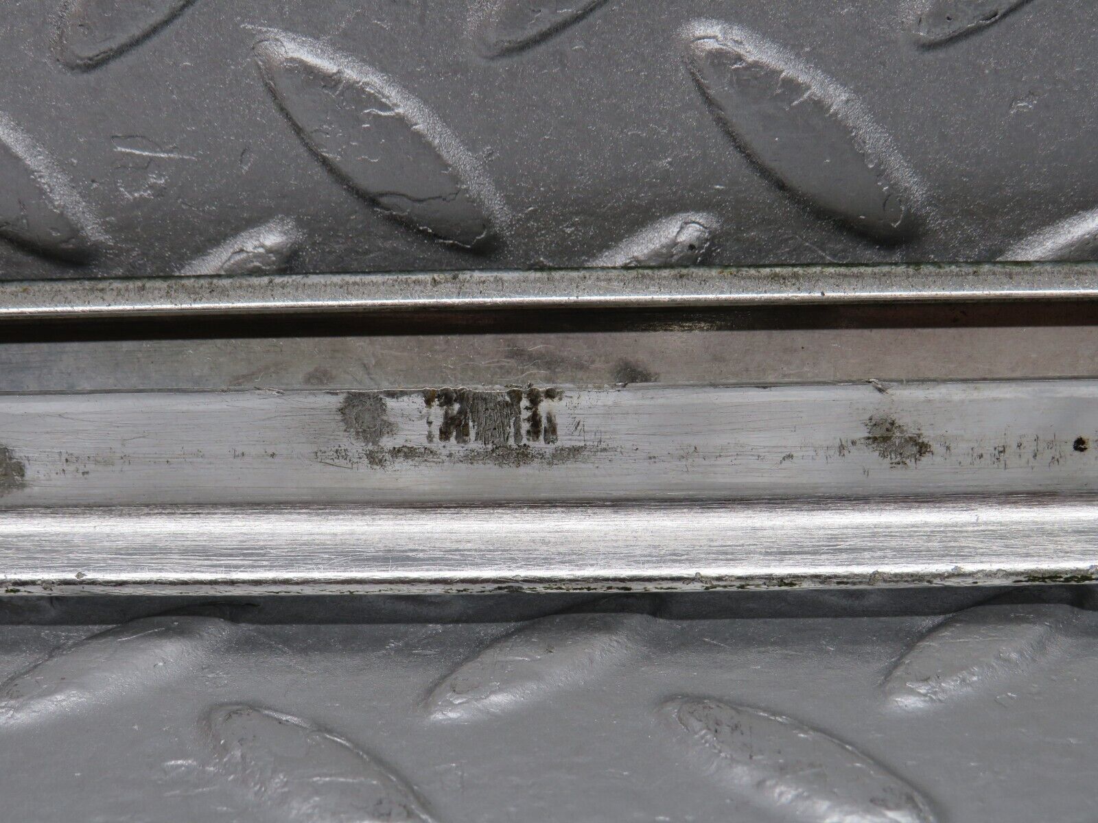 39107 Mercedes-Benz R107 500SL Right Door Chrome Trim