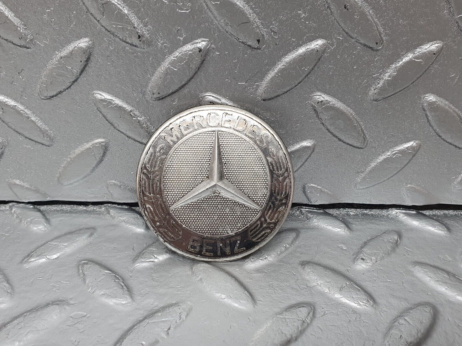 42539 Mercedes-Benz R129 320SL Coupe Bonnet Badge Emblem 1298880116