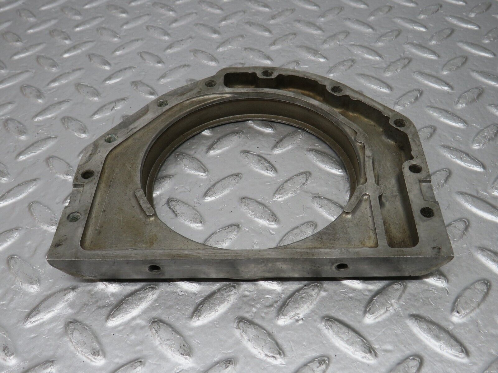 32760 Mercedes-Benz C107 R107 350 V8 Crankshaft Rear Sealing Cover 1160110608