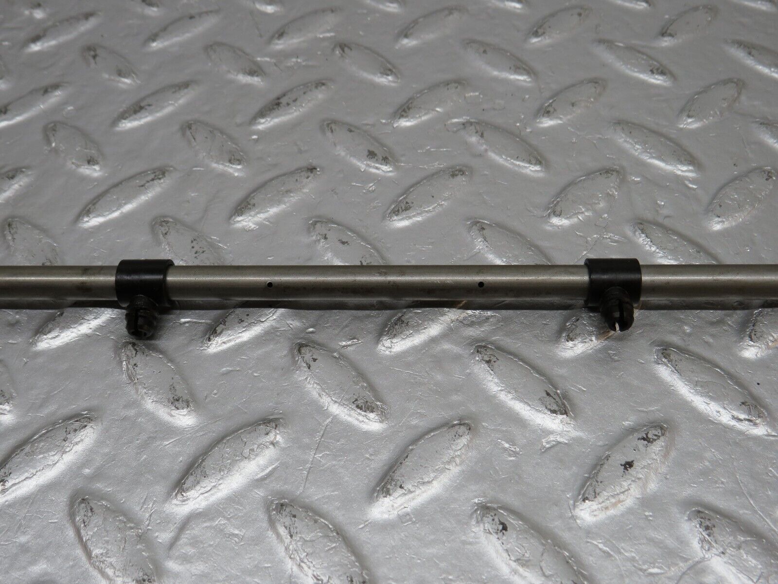 39934 Mercedes-Benz R107 350SL Camshaft Oil Tube