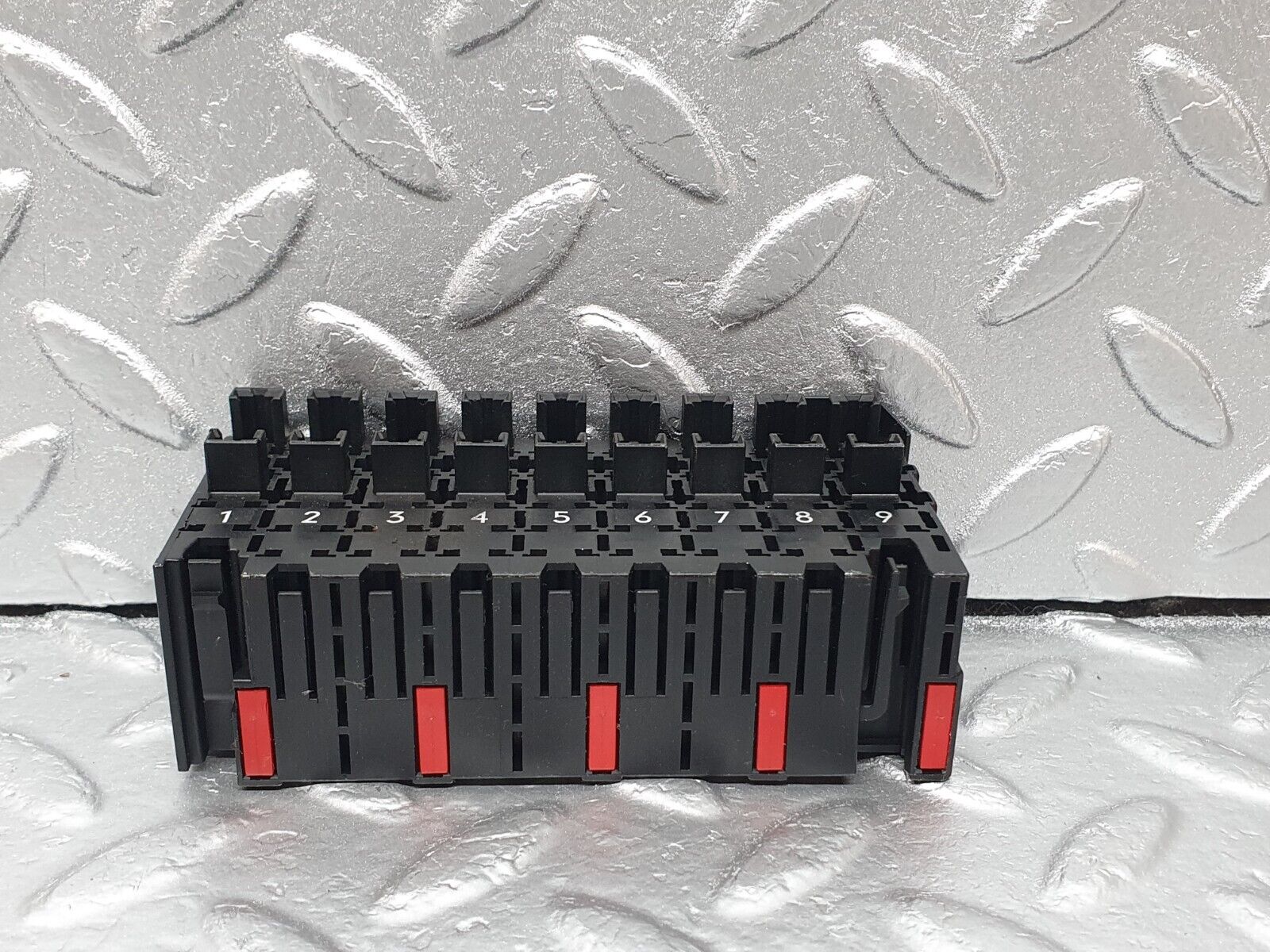 42099 Mercedes-Benz W202 C200 Fuse Box Fuse Holder 0015457901