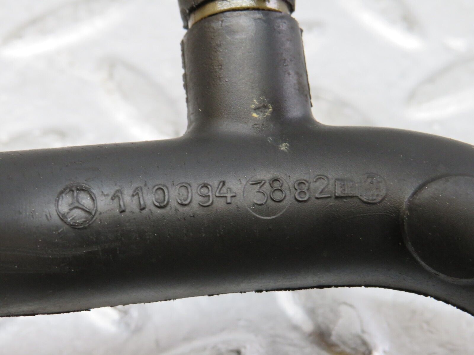 35420 Mercedes-Benz R107 280SL Air Intake Pipe 1100943882 1100944882