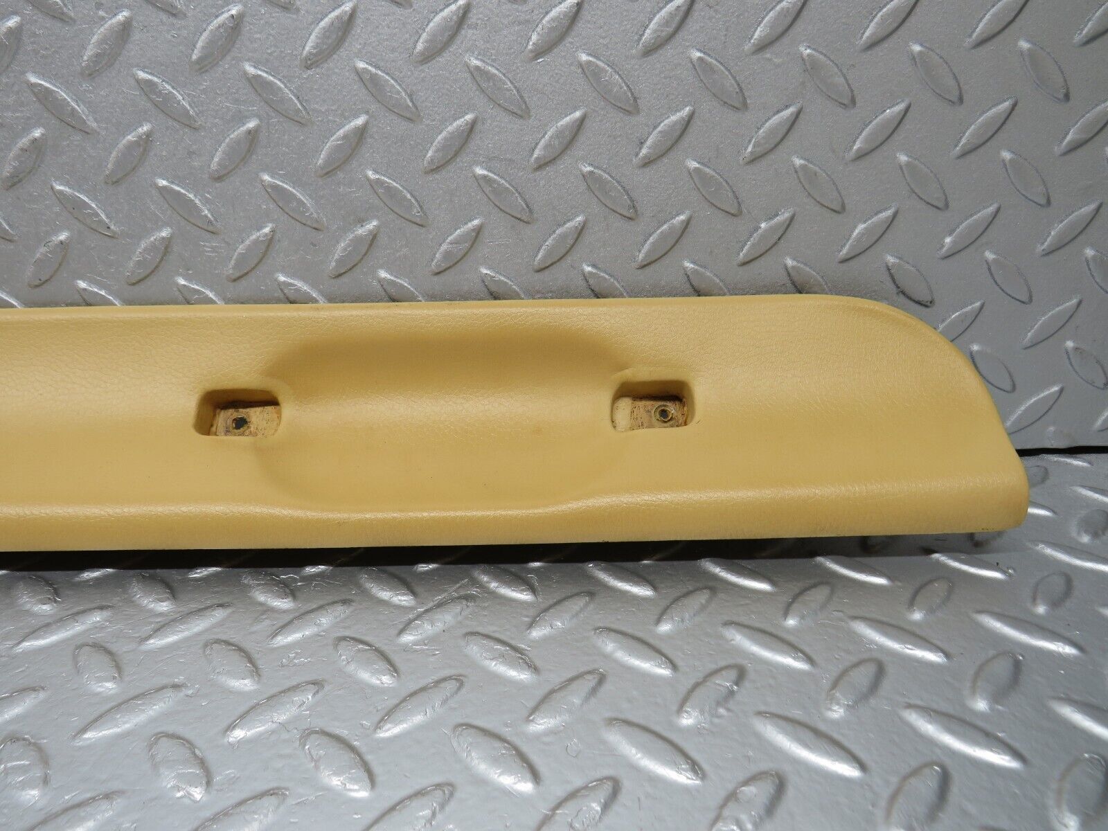 39842 Mercedes-Benz R107 350SL Hardtop C Pillar Cover Left Side Cream