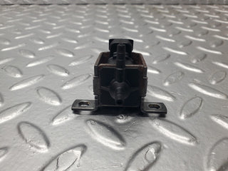 W124 Cabriolet vacuum control valve used OEM
