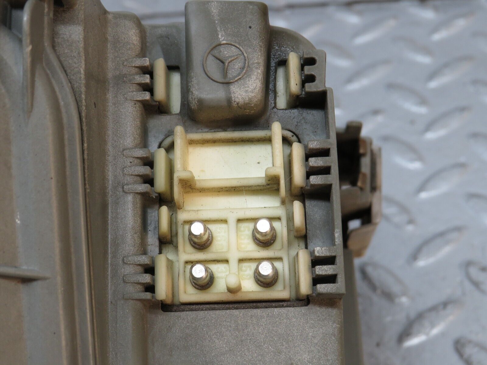39679 Mercedes-Benz R129 320SL Headlight Bosch Left Side 0301090721 1298207361