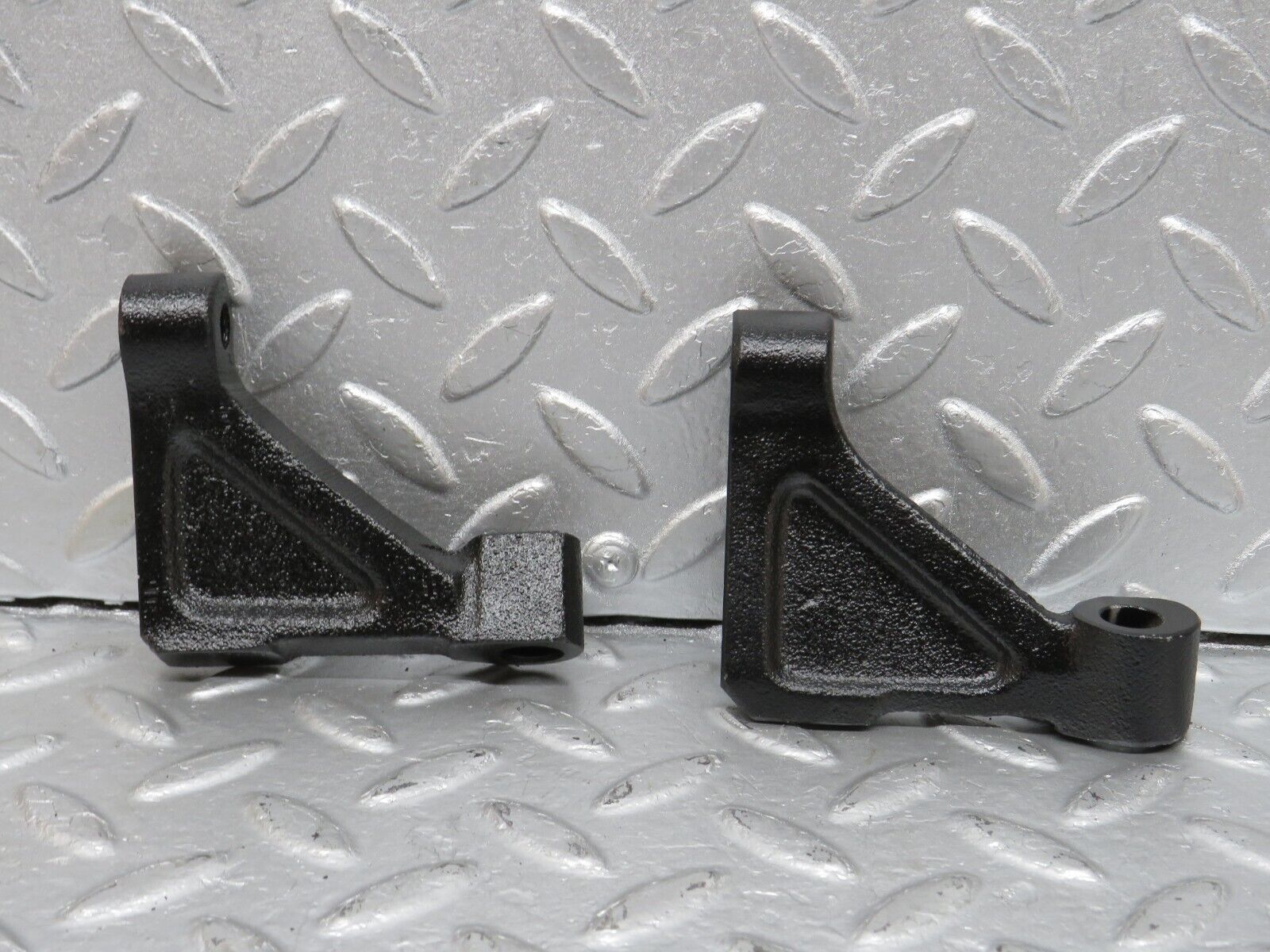 40092 Mercedes-Benz R107 350SL Engine Mount Bracket Pair 1160110995 1160110895