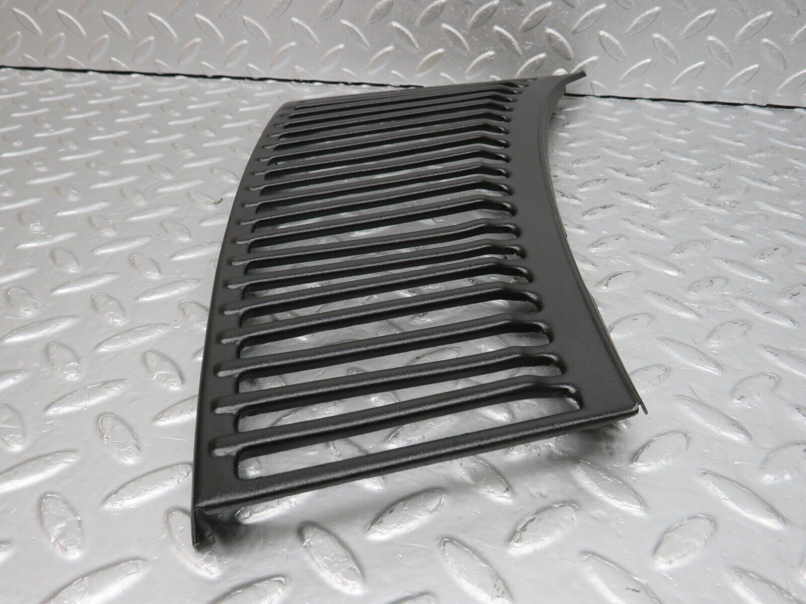 40080 Mercedes-Benz R107 350SL Air Intake Grill Right Side