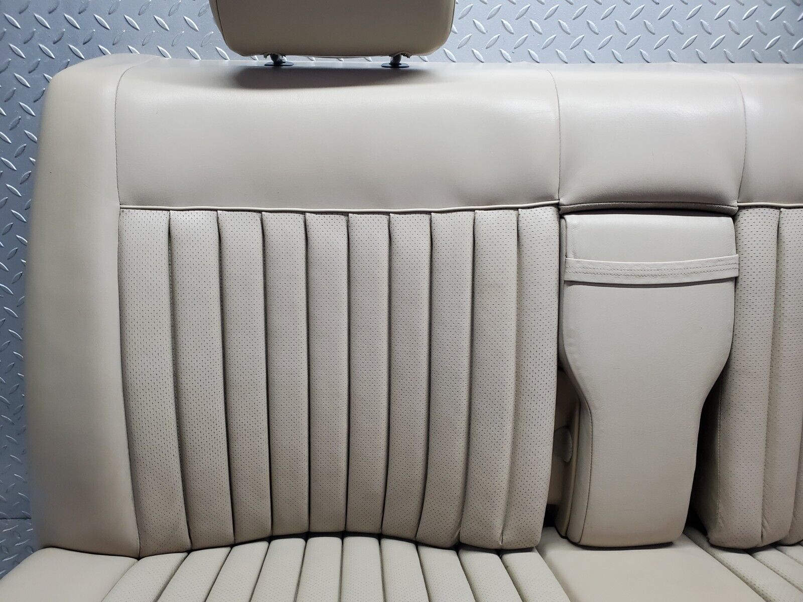 45866 Mercedes-Benz W126 420SE Rear Seat Leather Beige 1269200750 1269201716