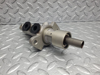 W201 Baby Benz brake master cylinder used OEM