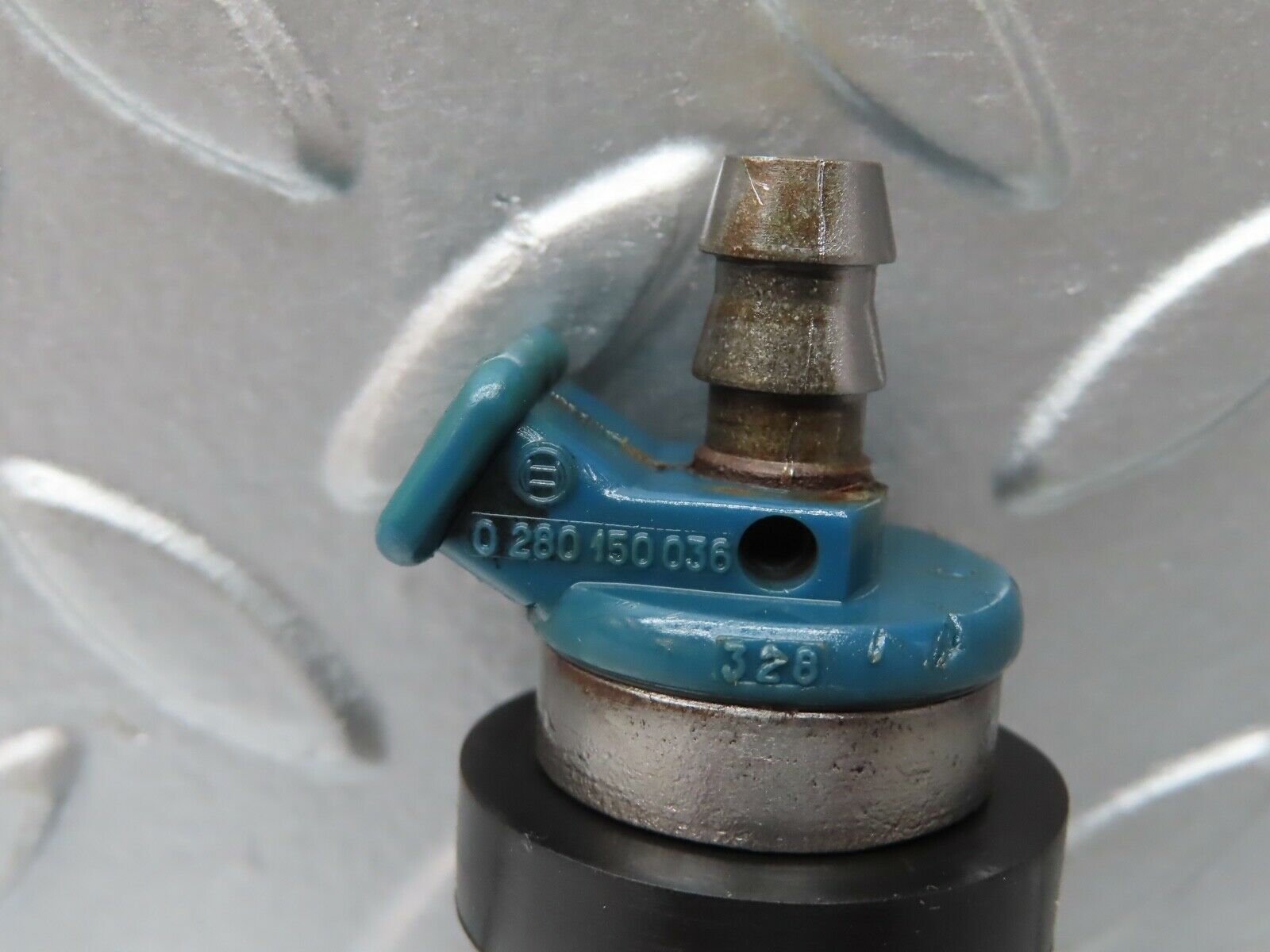 20690 Mercedes-Benz R107 450SL Fuel Injector Bosch 0280150036