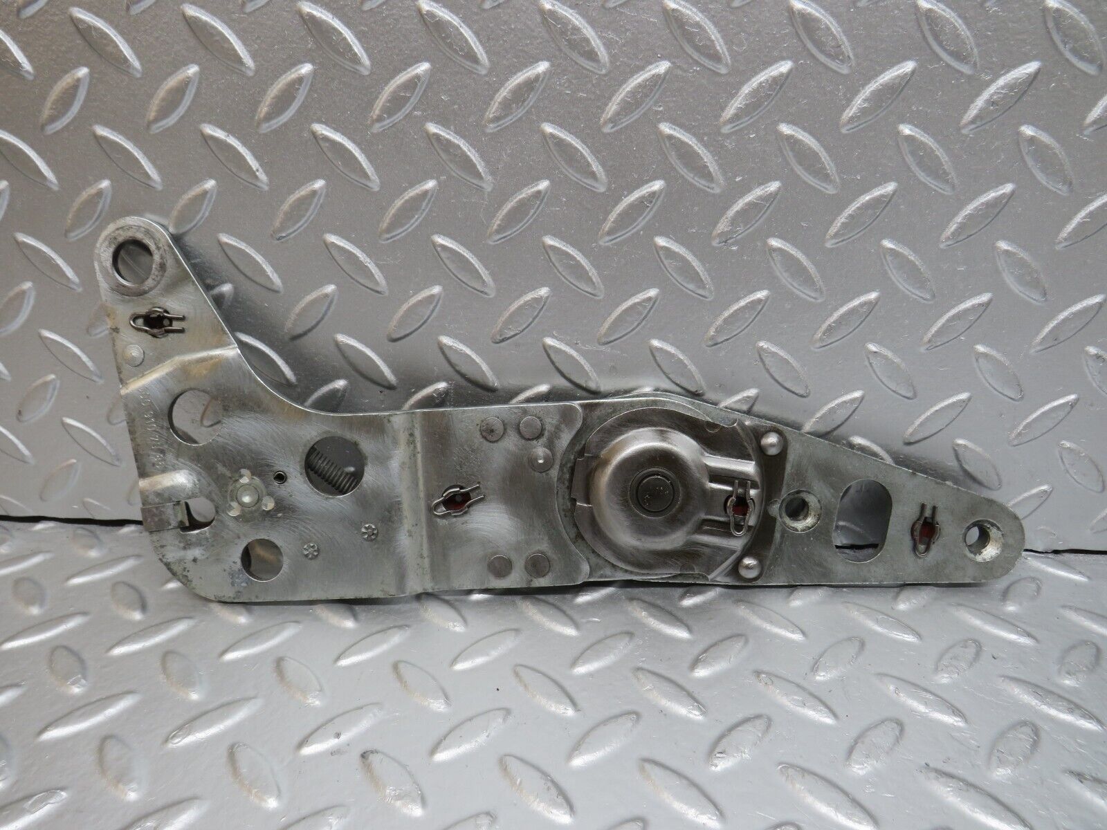 33209 Mercedes-Benz R107 Front Left Seat Hinge Pair 0009107685 0009107986