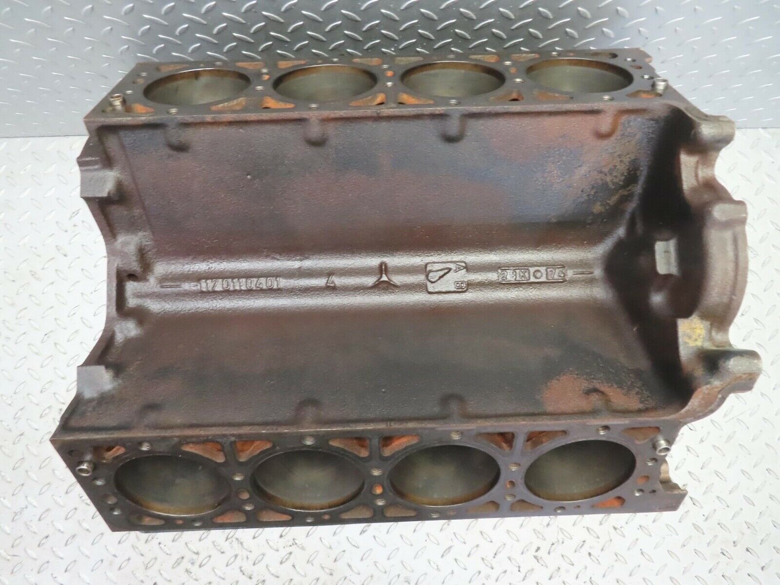 13870 Mercedes-Benz R107 450SL Engine Block 1170110401 M117.983