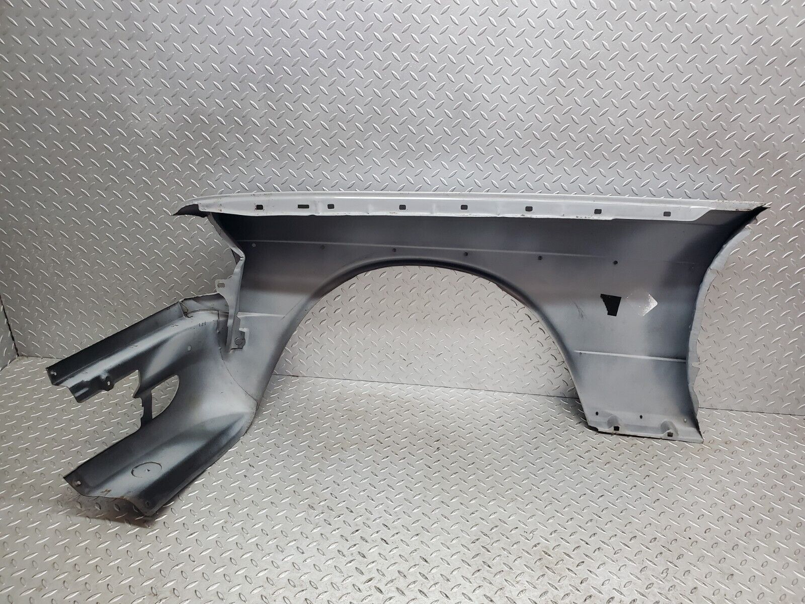 44444 Mercedes-Benz W123 280E Front Right Wing Fender