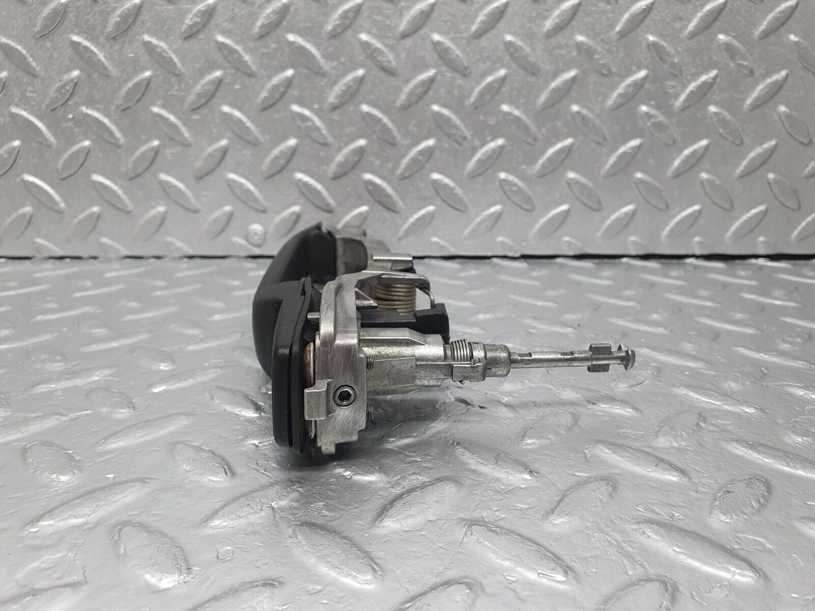 42787 Mercedes-Benz W201 190 2.0L Front Left Door Exterior Handle No Key