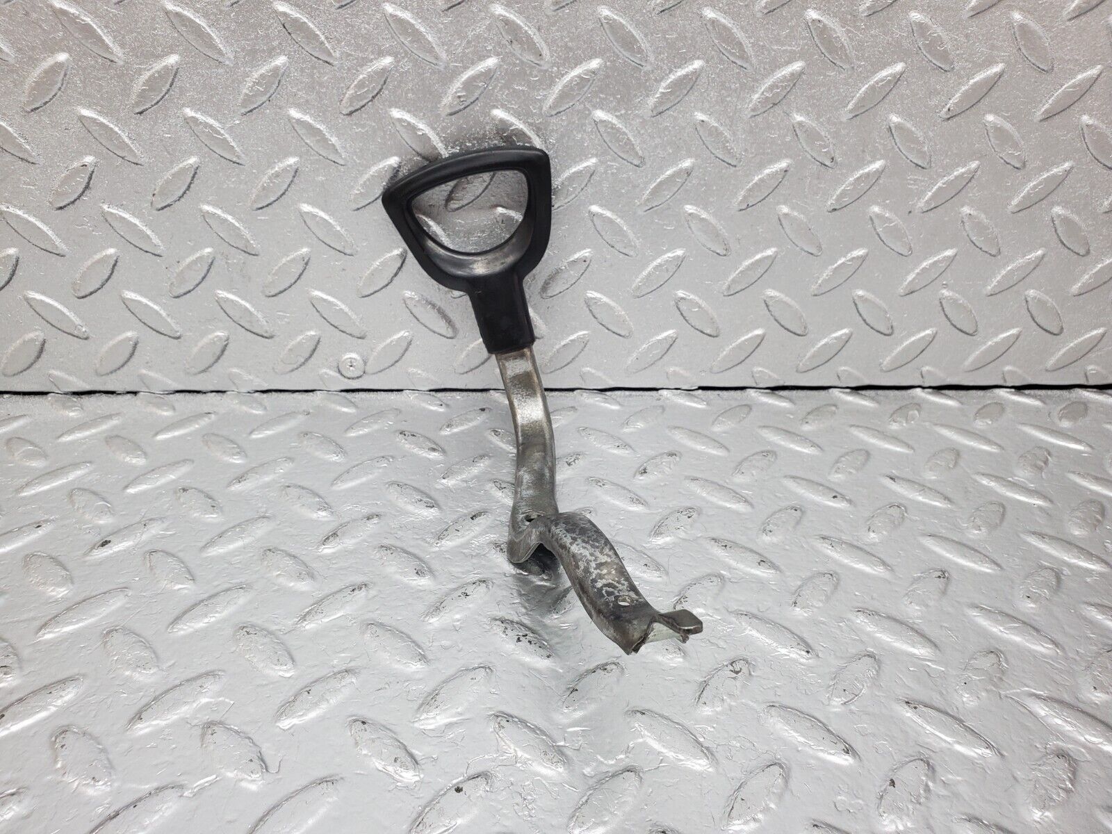 44413 Mercedes-Benz W123 280E Front Right Seat Side Height Adjust Handle