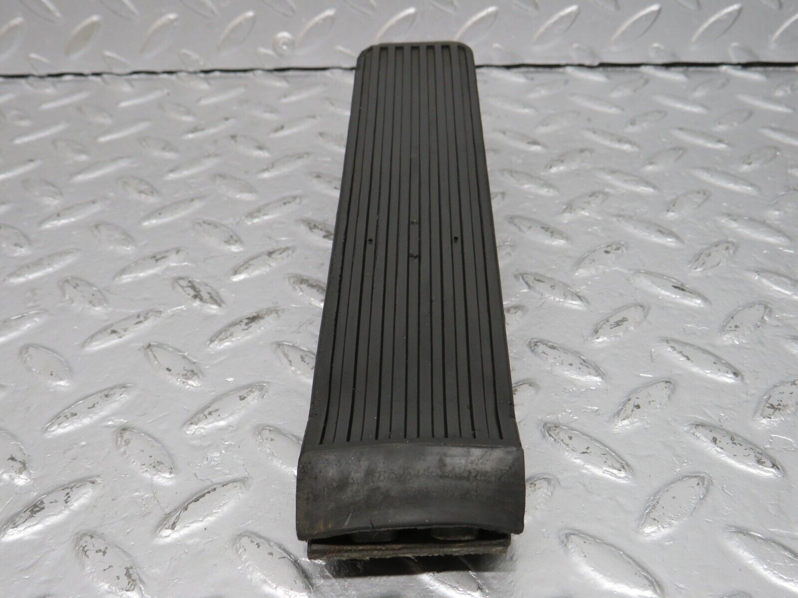 40111 Mercedes-Benz R107 350SL Accelerator Pedal With Rubber 1163010182