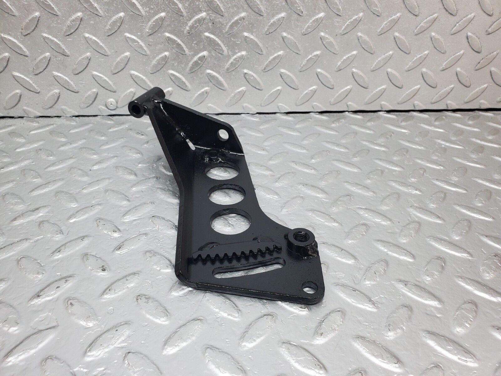 44477 Mercedes-Benz W123 280E Power Steering Pump Bracket