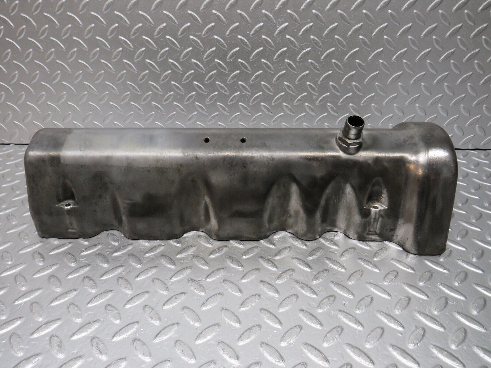 32980 Mercedes-Benz C107 R107 350 V8 Cylinder Head Valve Cover Left 1160161805
