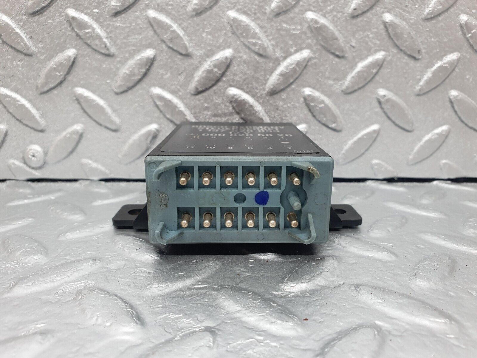 43521 Mercedes-Benz C126 380SEC Coupe Seat Belt Presenter Relay 0008205826