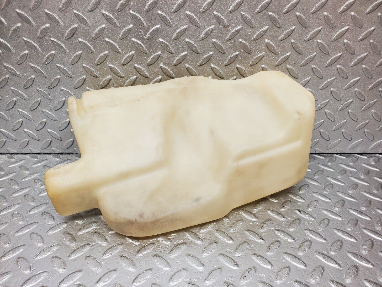 45871 Mercedes-Benz W126 420SE Windscreen Washer Fluid Reservoir 1268690620 1248690072