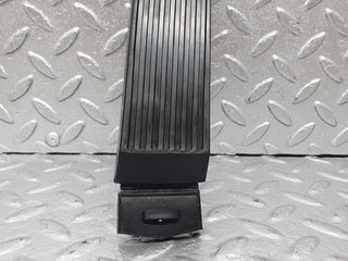 W123 Coupe accelerator pedal with rubber used OEM