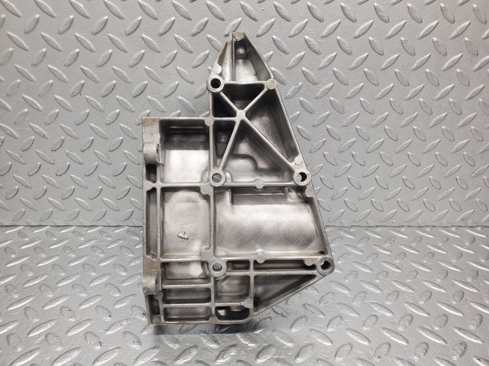 46161 Mercedes-Benz W124 280E Alternator Generator Bracket 1041550135