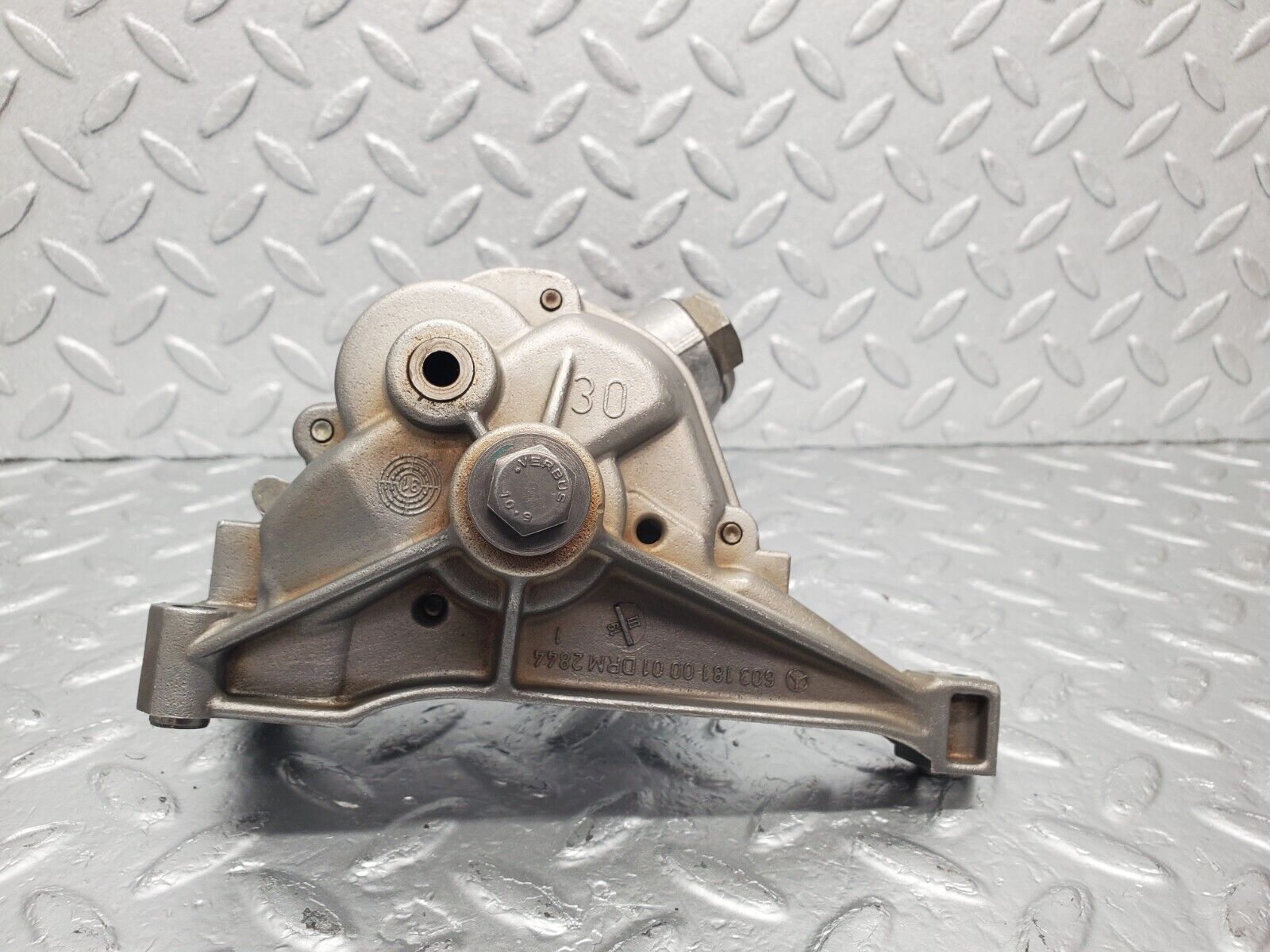 46159 Mercedes-Benz W124 280E Oil Pump 6031810320 6031810001