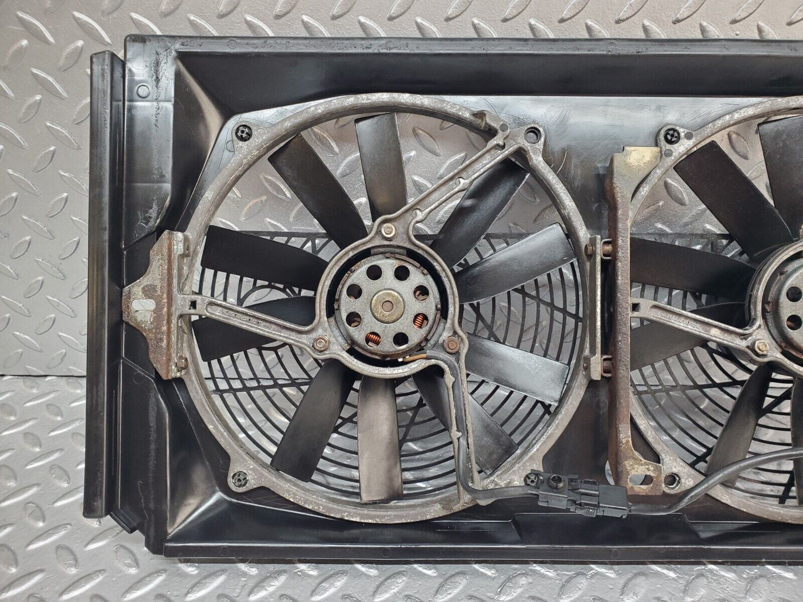 45176 Mercedes-Benz R129 300SL Coupe Radiator Cooling Fan 1295050555 1295409908