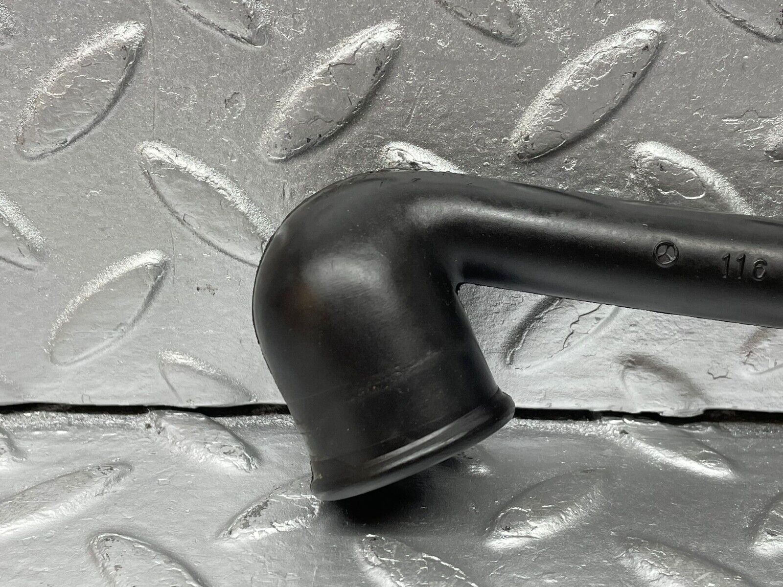 39774 Mercedes-Benz R107 350SL Crankcase Breather Hose Pipe 1160940591