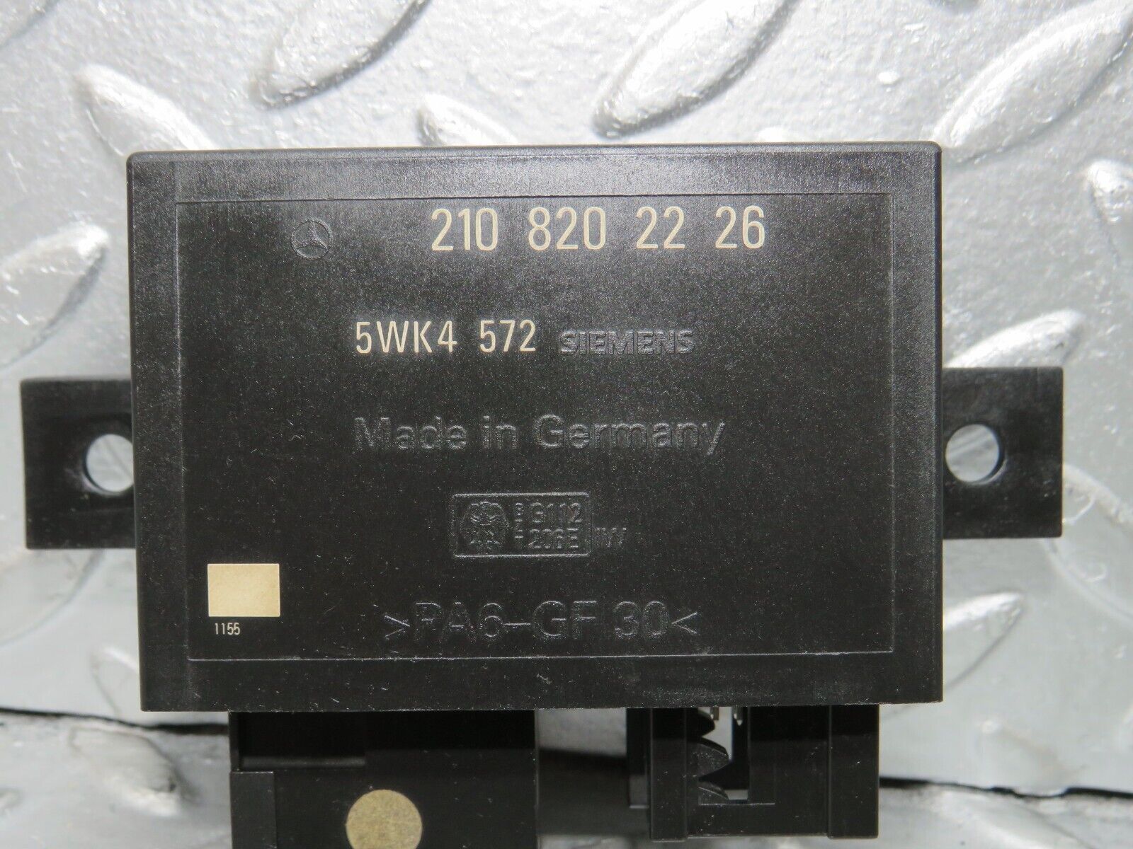 33432 Mercedes-Benz W202 C180 Comfort Control Unit 2108202226