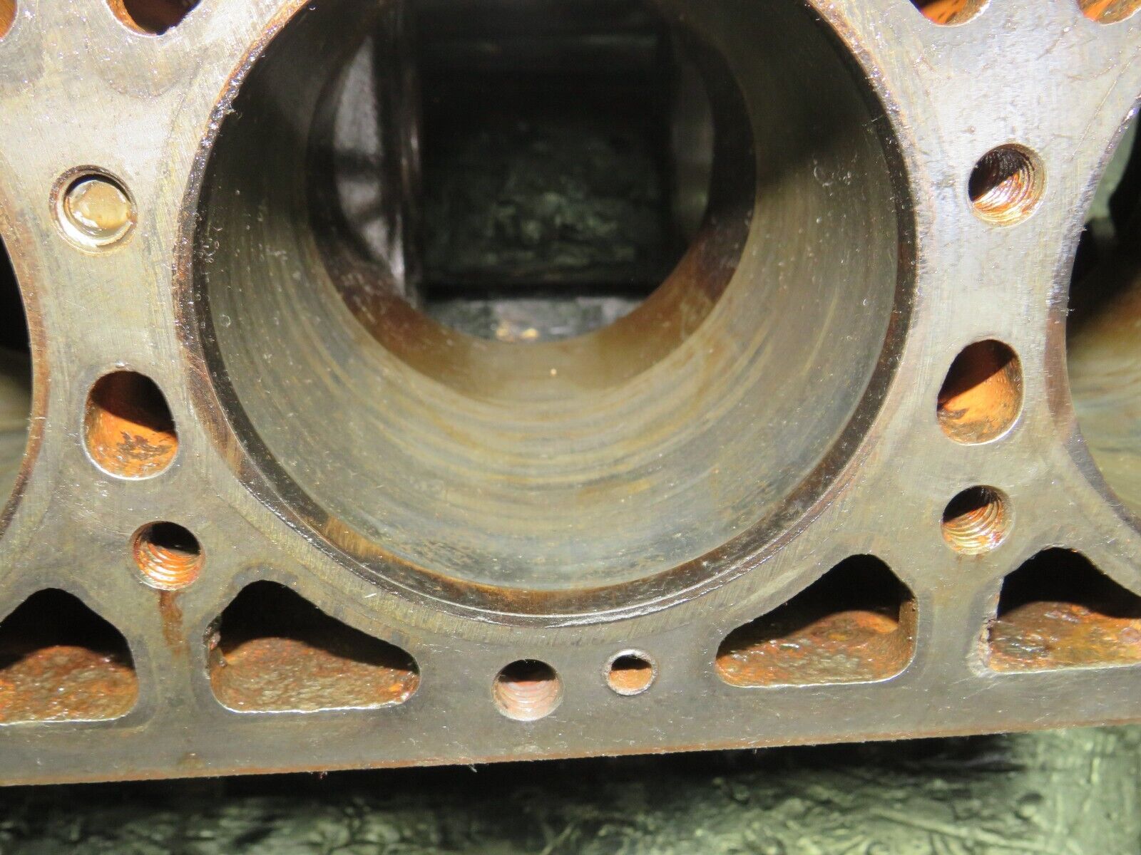 32806 Mercedes-Benz C107 R107 350 V8 Engine Block 1160110601 M116.982