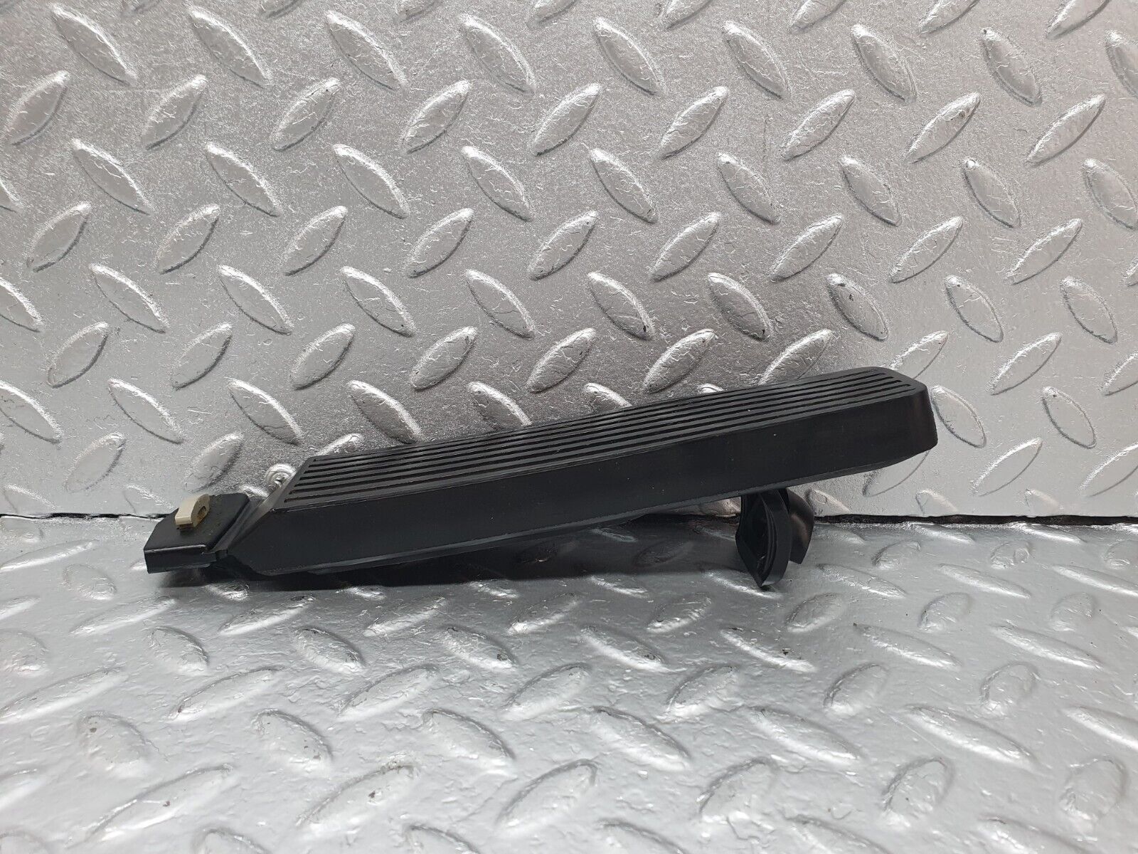 42693 Mercedes-Benz W201 190 2.0L Accelerator Pedal With Rubber 1263000504 1233010082