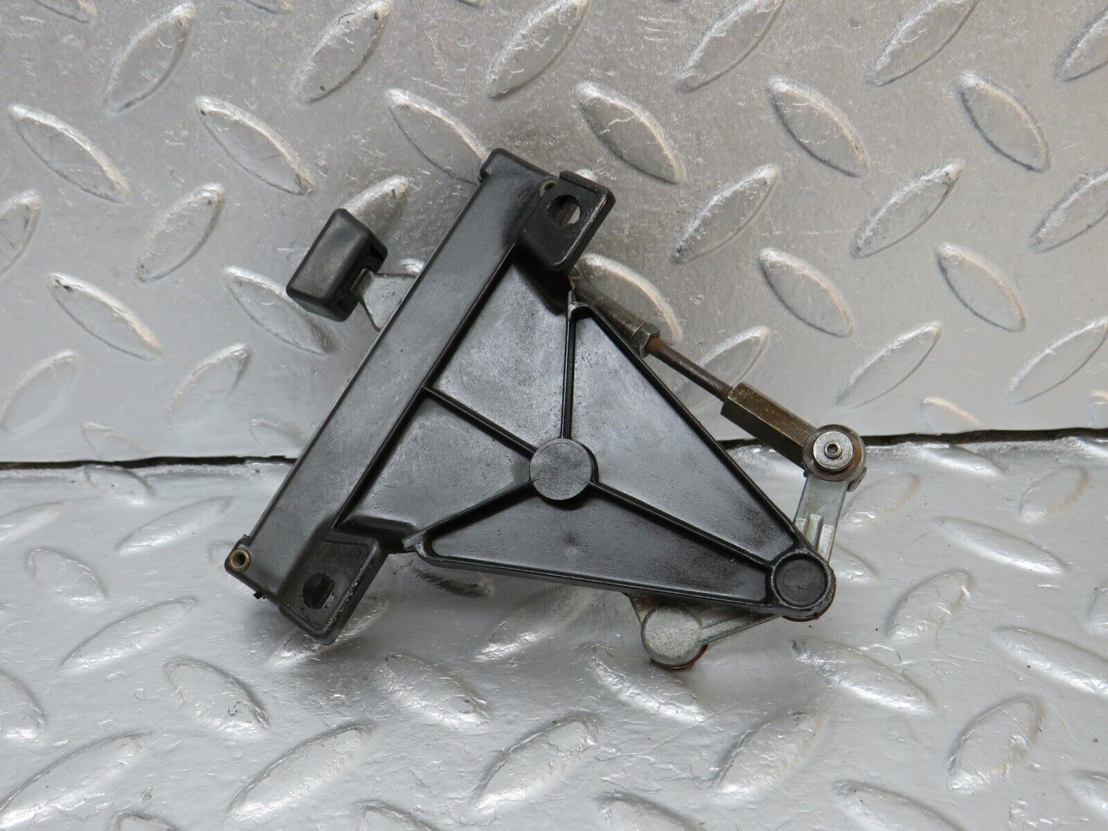 39834 Mercedes-Benz R107 350SL Air Vent Control Lever Centre