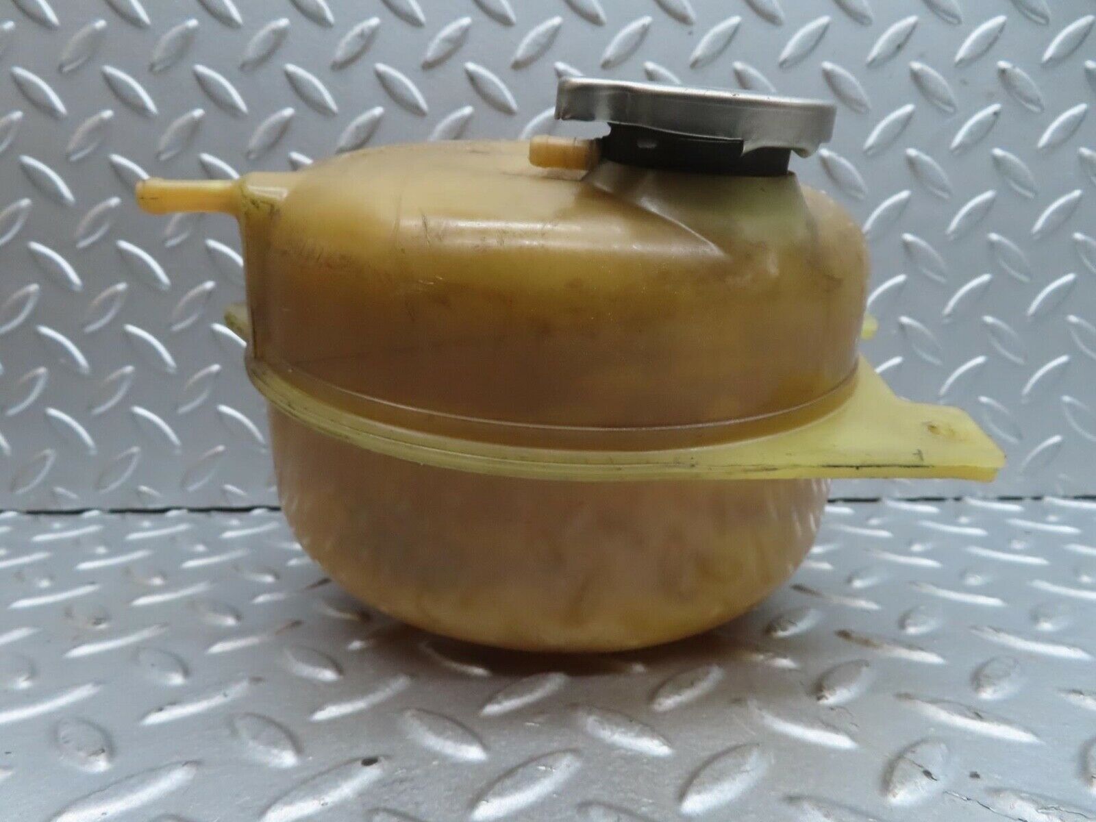 13843 Mercedes-Benz R107 450SL Coolant Tank Reservoir Behr 1075000149