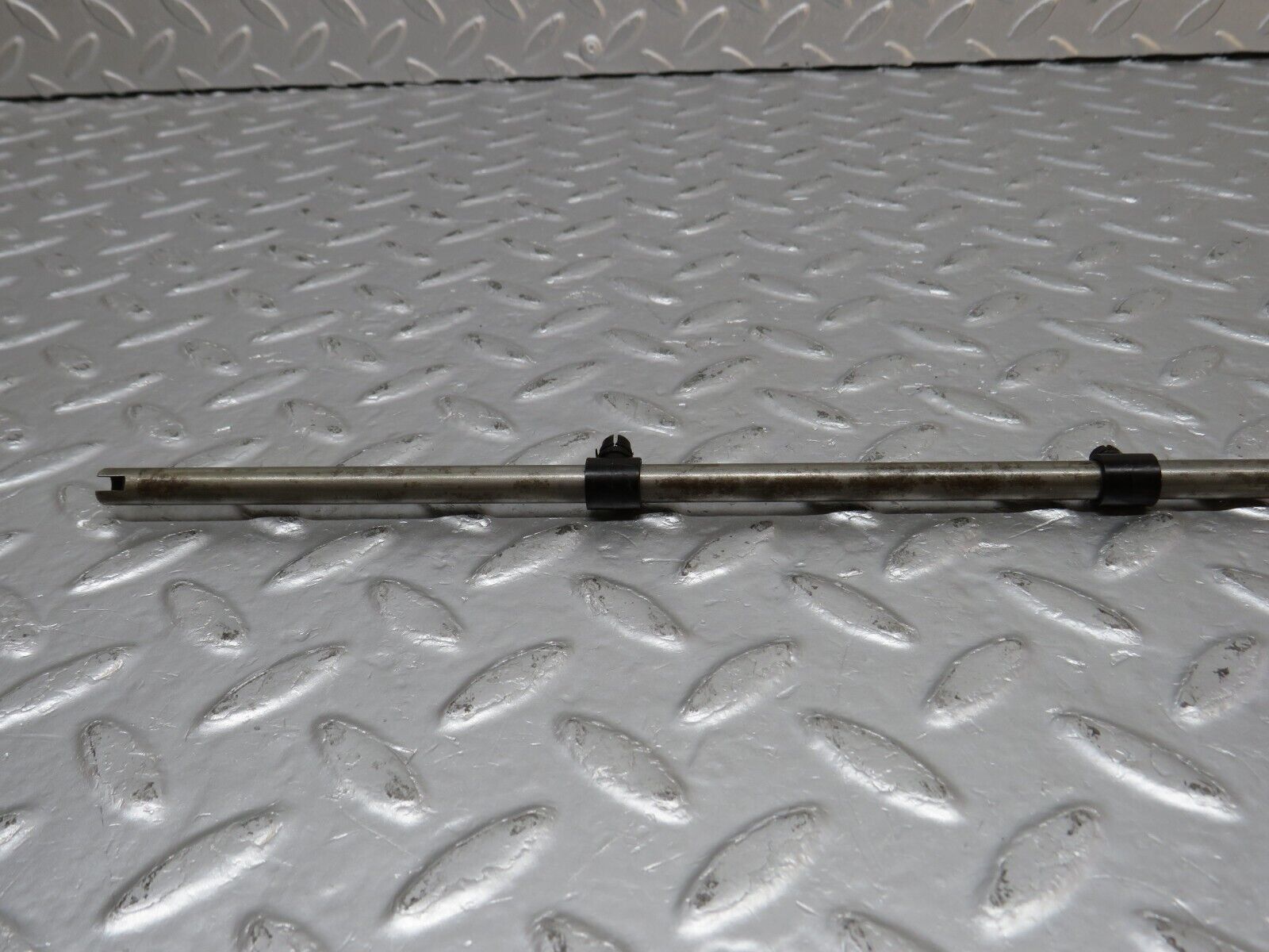 39934 Mercedes-Benz R107 350SL Camshaft Oil Tube