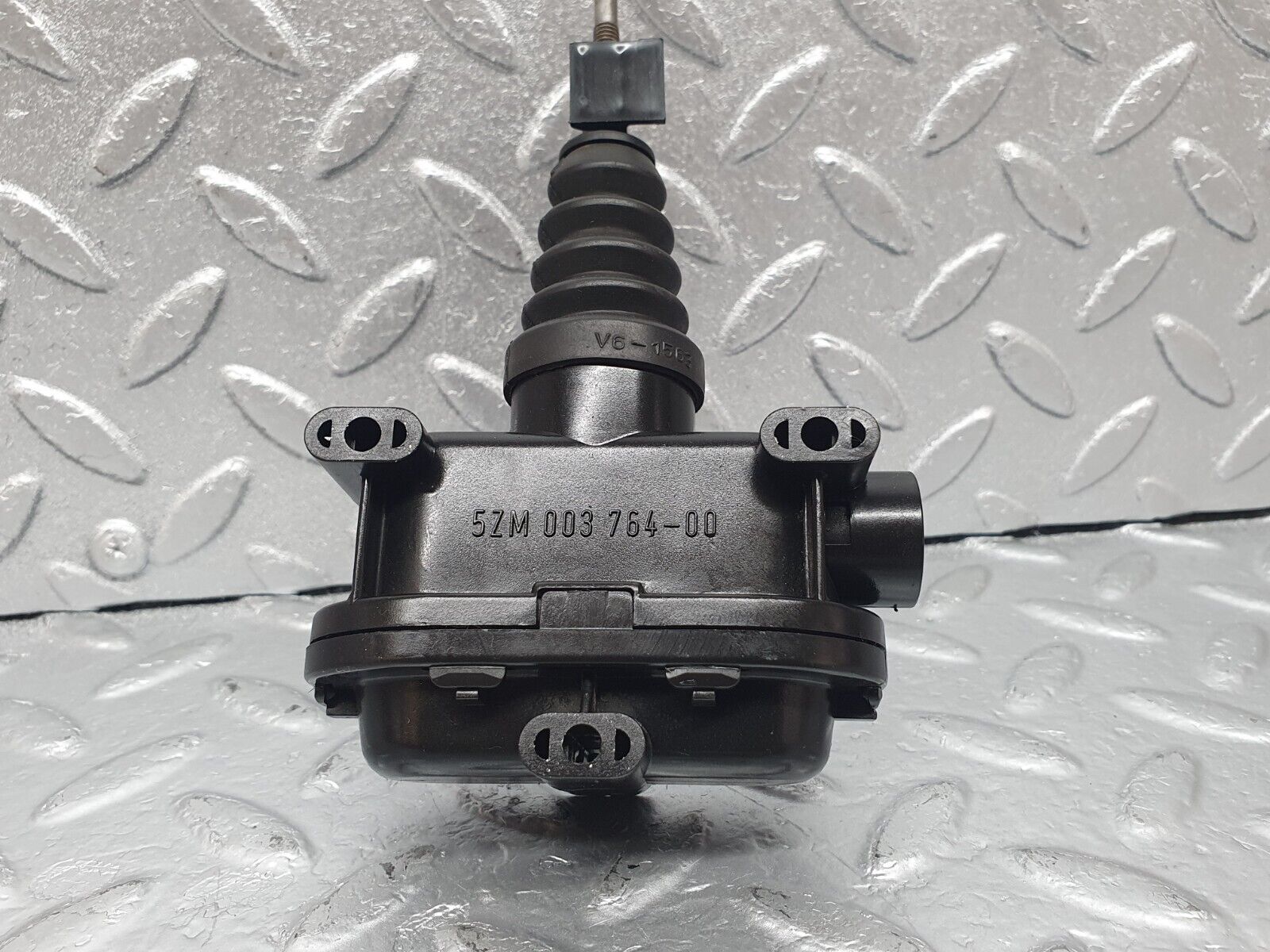 43646 Mercedes-Benz C126 380SEC Coupe Right Door Lock Vacuum Actuator