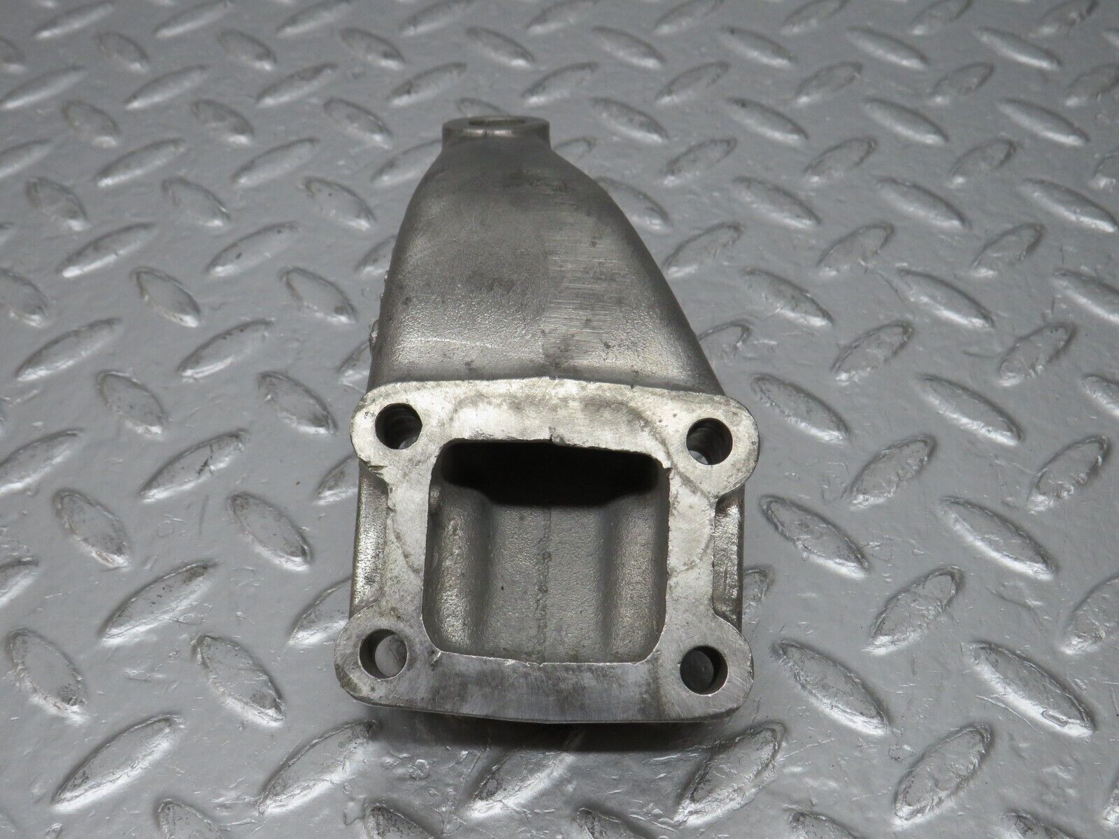 32755 Mercedes-Benz C107 R107 350 V8 Engine Mount Bracket Right Side 1162232304